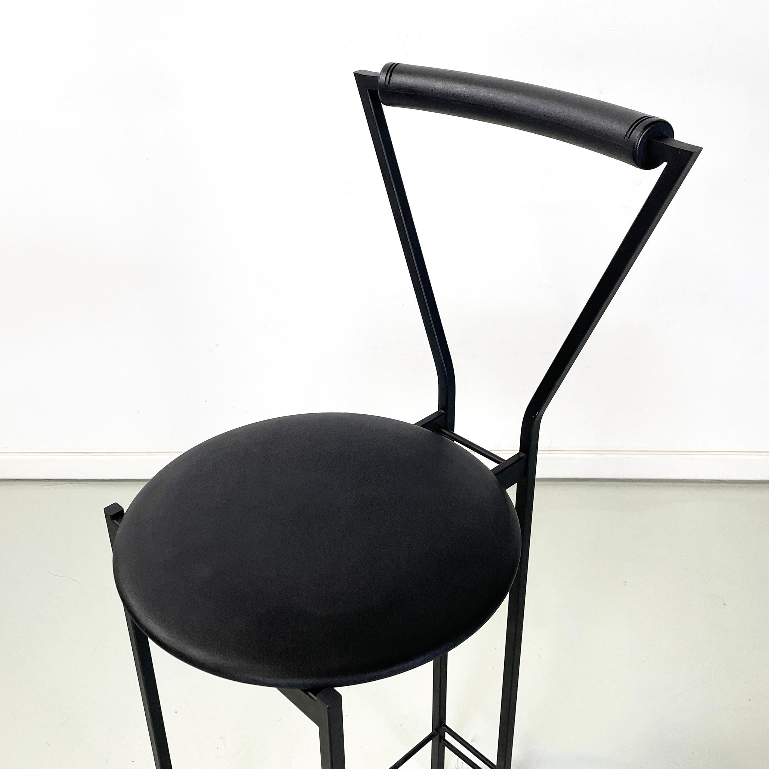 Metal Italian modern high stool in black metal and rubber, 1980s For Sale