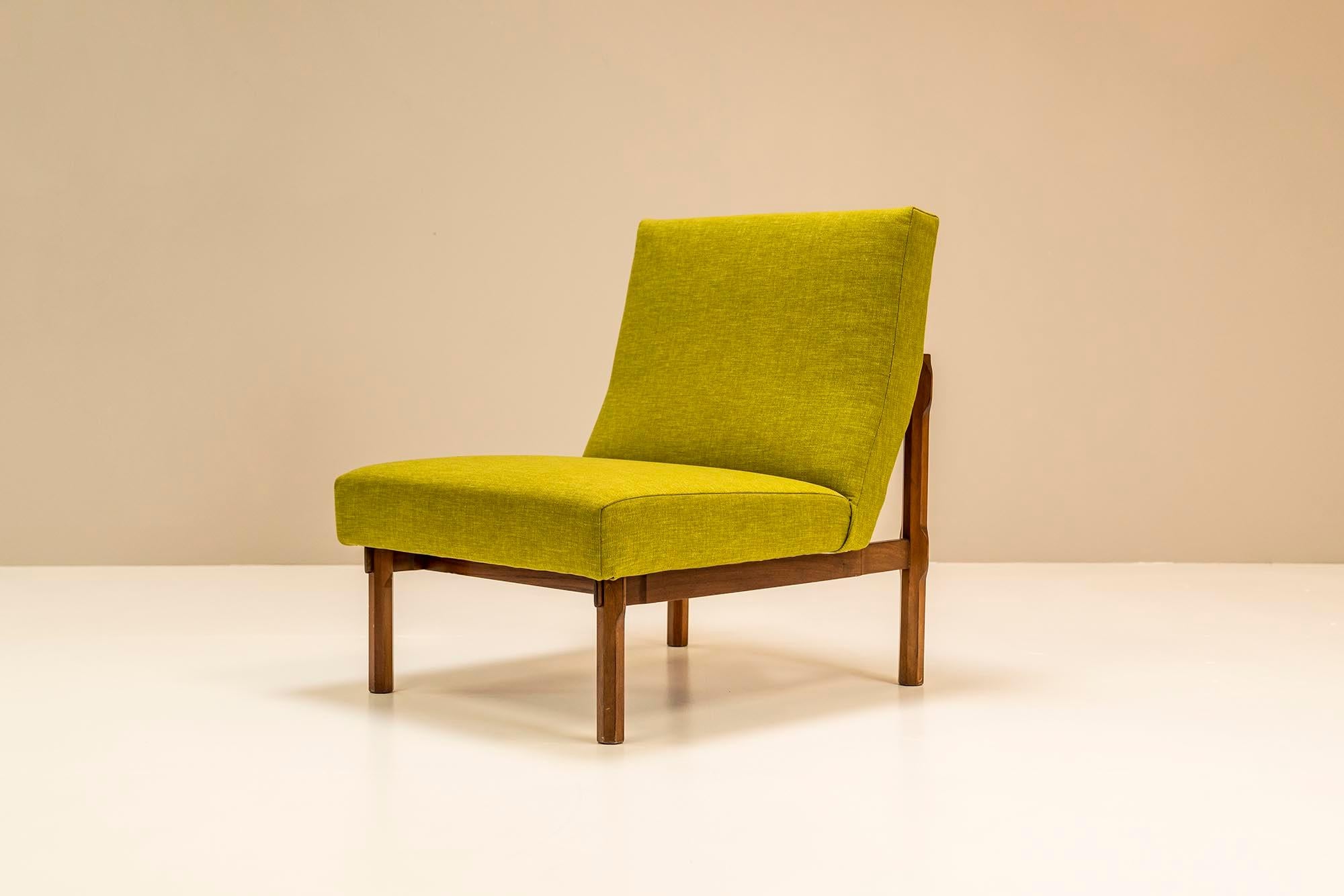 Mid-20th Century Italian Modern Ico Parisi Chair in Walnut, Model 869, 1960s