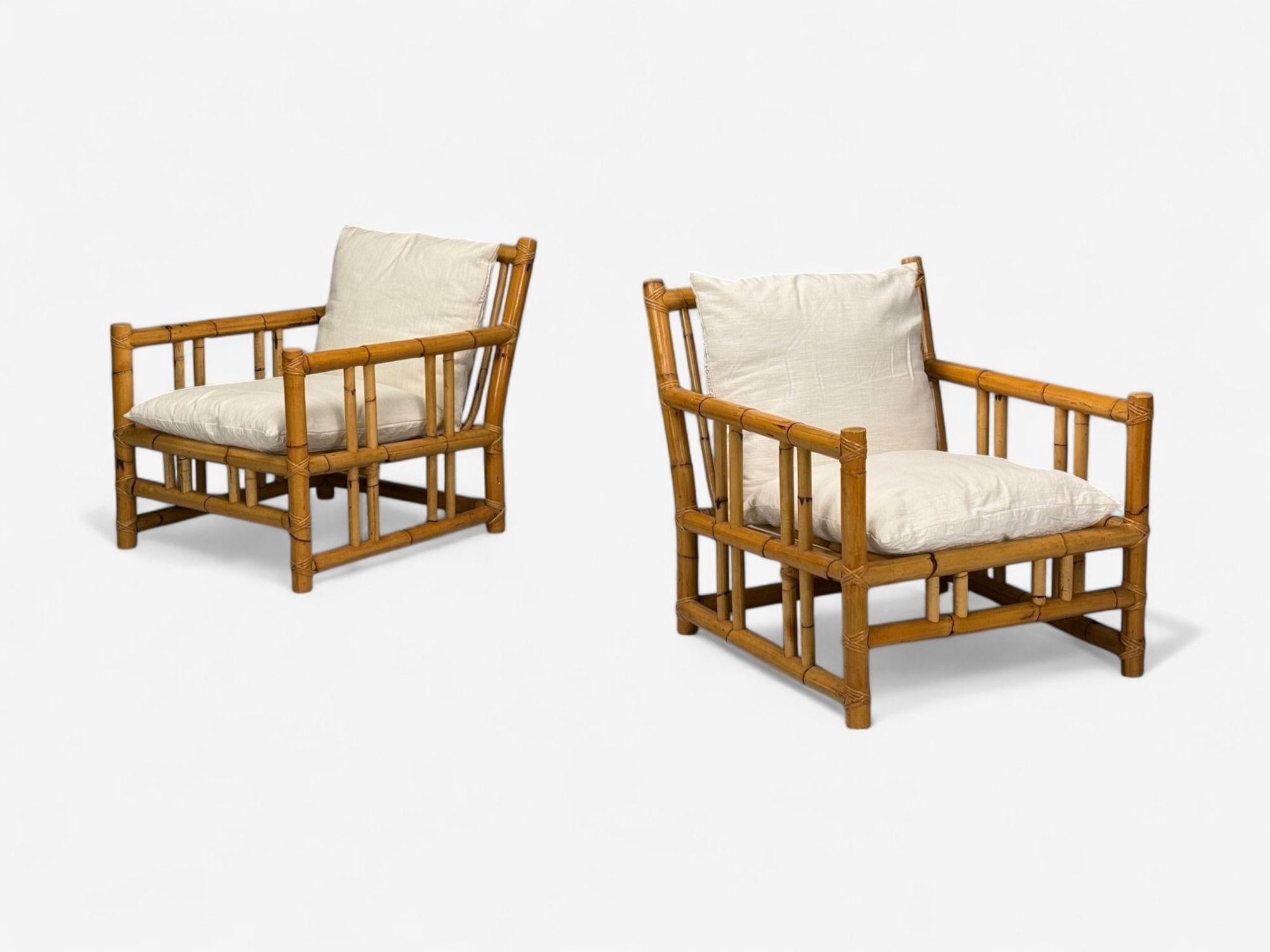 Italian Mid-Century Modern, Caña de la India, Bambú, Sillas de salón, Italia, Años 60

Pareja de tumbonas indias de caña y bambú diseñadas y fabricadas en la segunda mitad del siglo XX en Italia. Cada ejemplar viene con cojines de asiento y respaldo