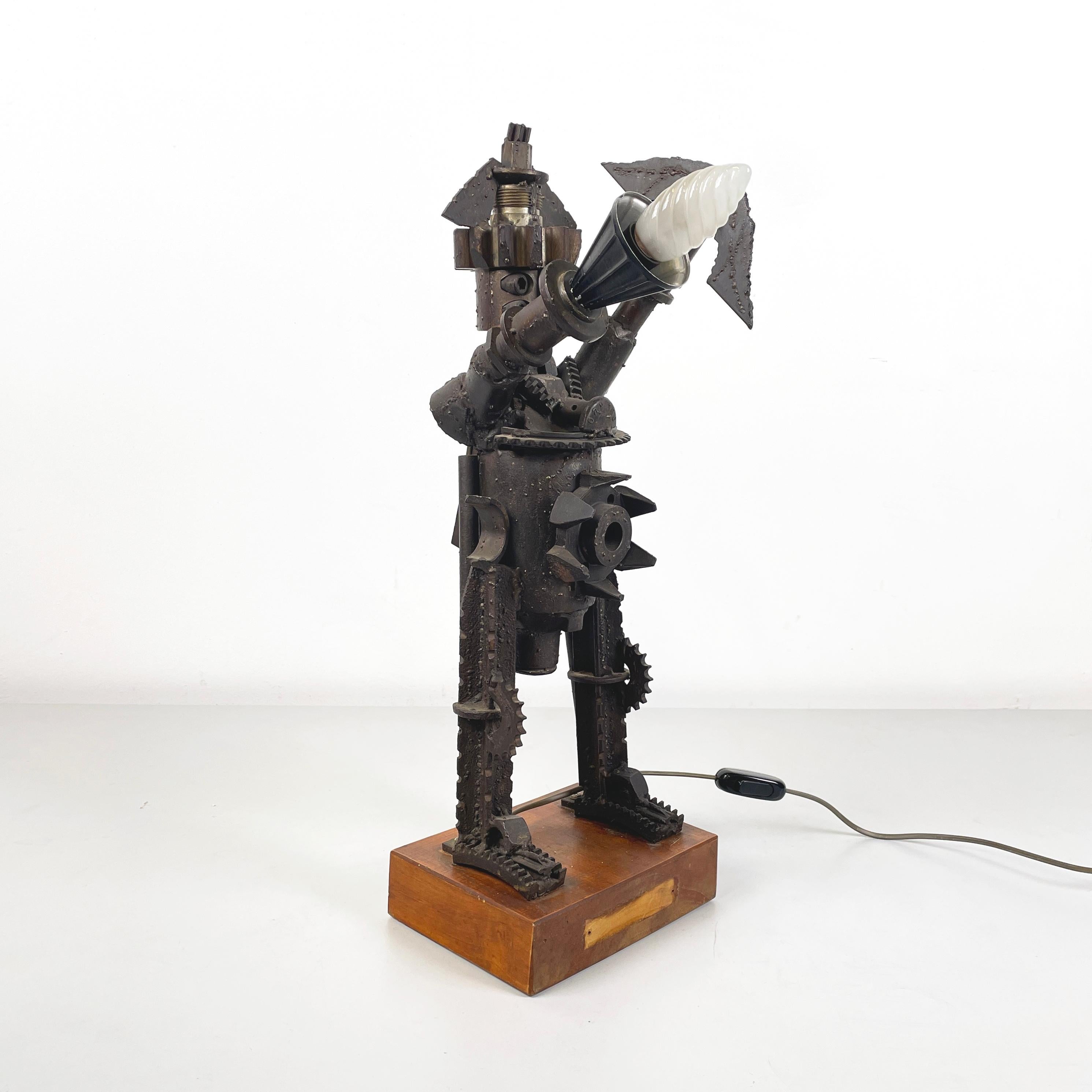 Italian Sculpture humaine moderne italienne en métal fusionné, années 1980 en vente