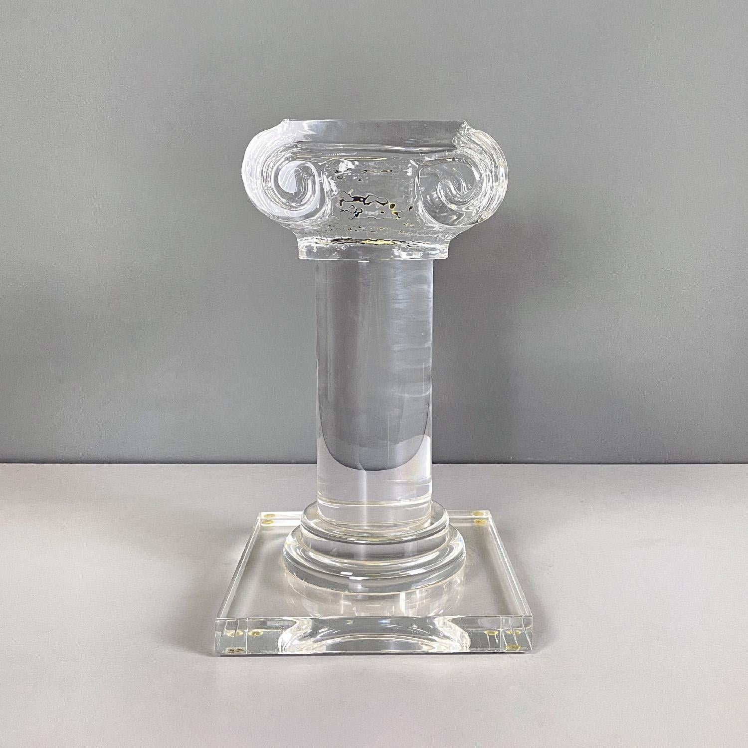 Italian modern ionic column or pedestal in transparent lucite, 1980s
Column or pedestal with a rectangular base entirely in transparent lucite. The upper part recalls the shapes of the Ionic column, the central part is a smooth cylinder and the base