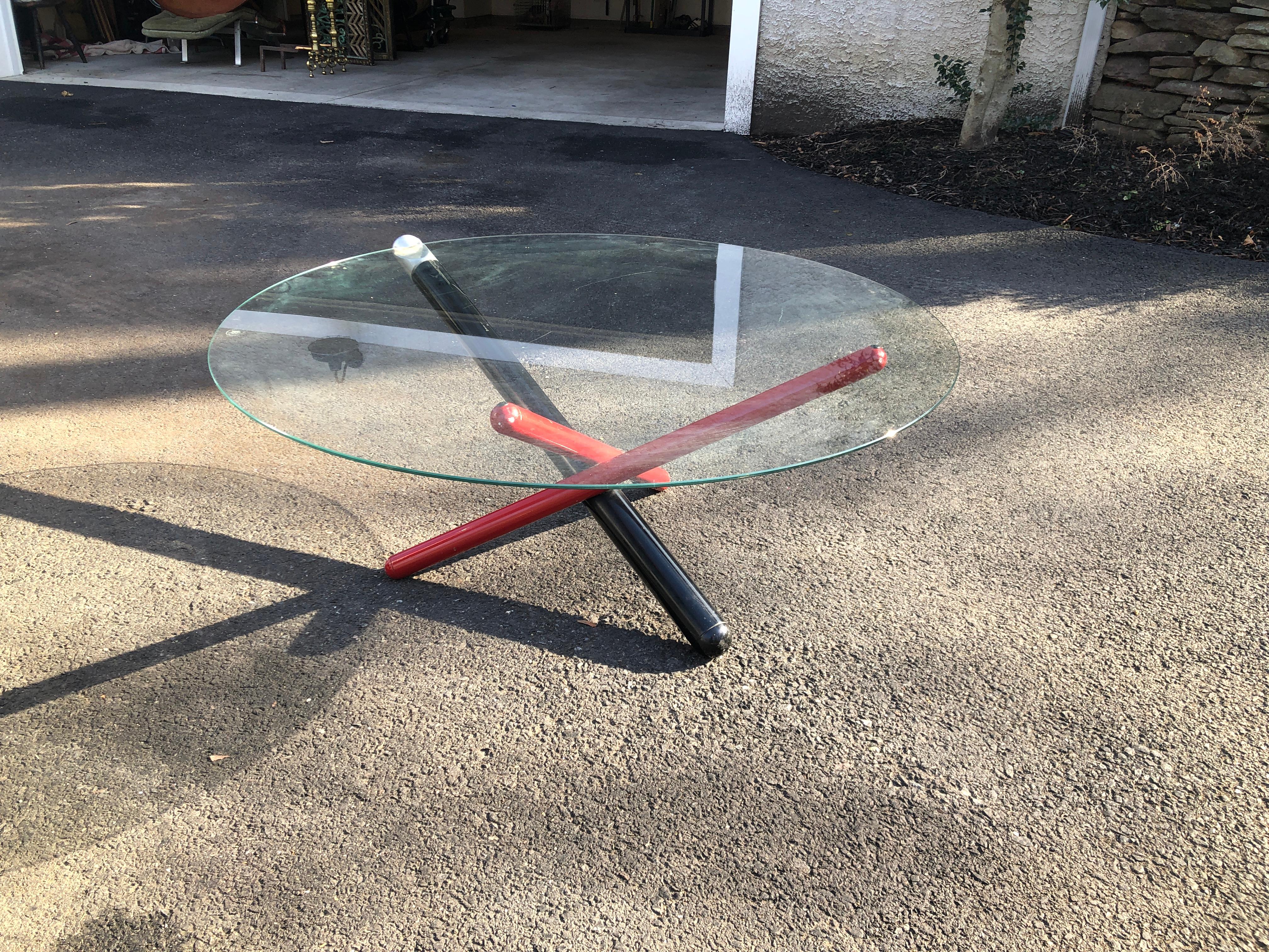 Italian Modern Jacks Base Round Glass Coffee Table In Good Condition For Sale In Allentown, PA