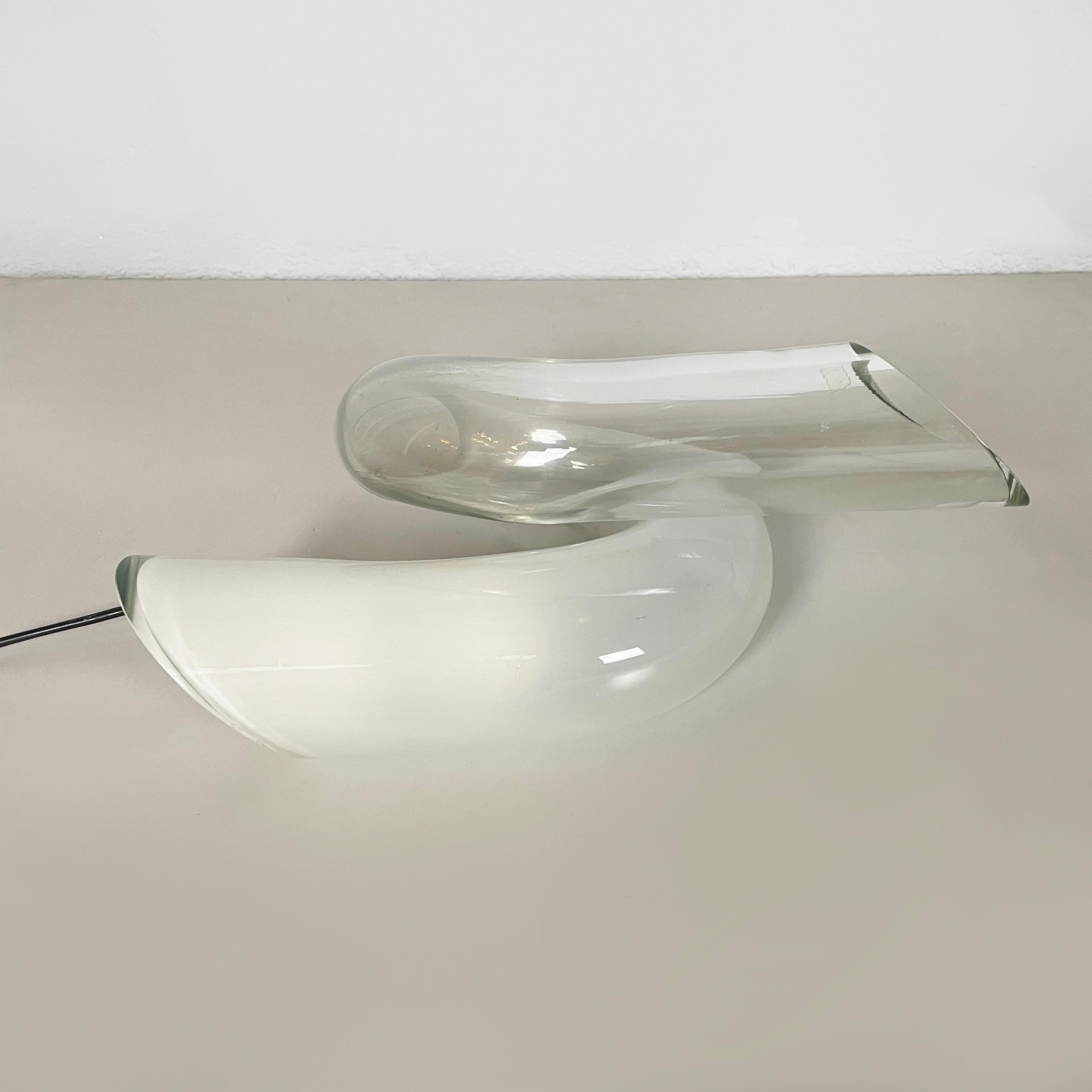 Italienische moderne geknotete Tischlampe aus Opalglas und transparentem Glas, 1980er Jahre im Angebot 3