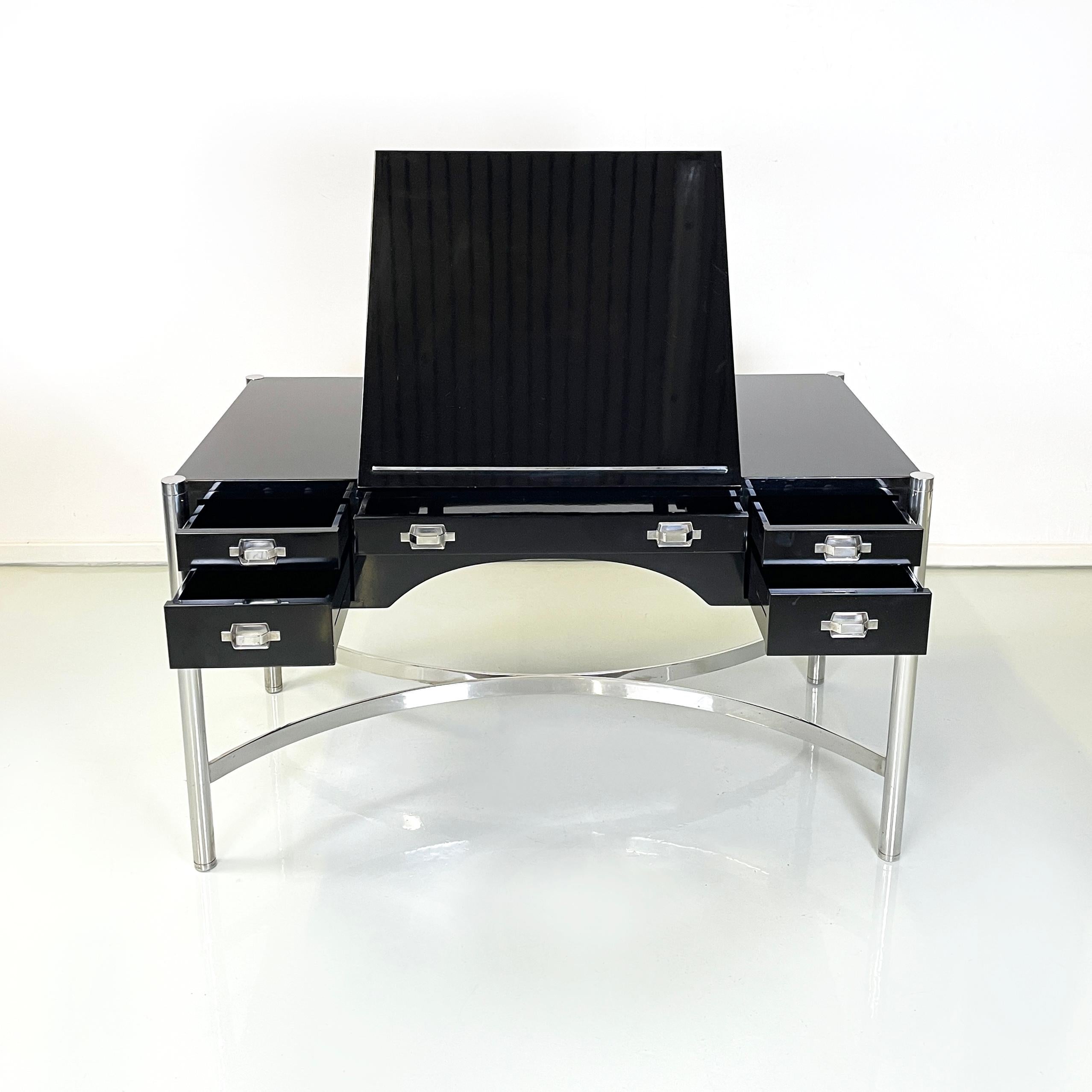 Italian modern Lacquered wood and chromed metal desk by  D.I.D., 1970s In Good Condition For Sale In MIlano, IT