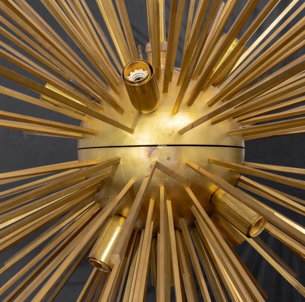 Italian Mid-Century Modern brass sputnik chandelier, the sun or starburst form with ten light bulb fittings. 44