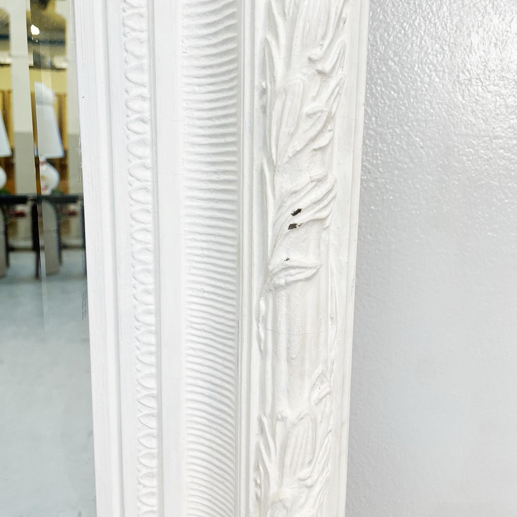 Italienischer moderner großer rechteckiger Spiegel mit weißem Holzrahmen, 1990er Jahre im Angebot 1