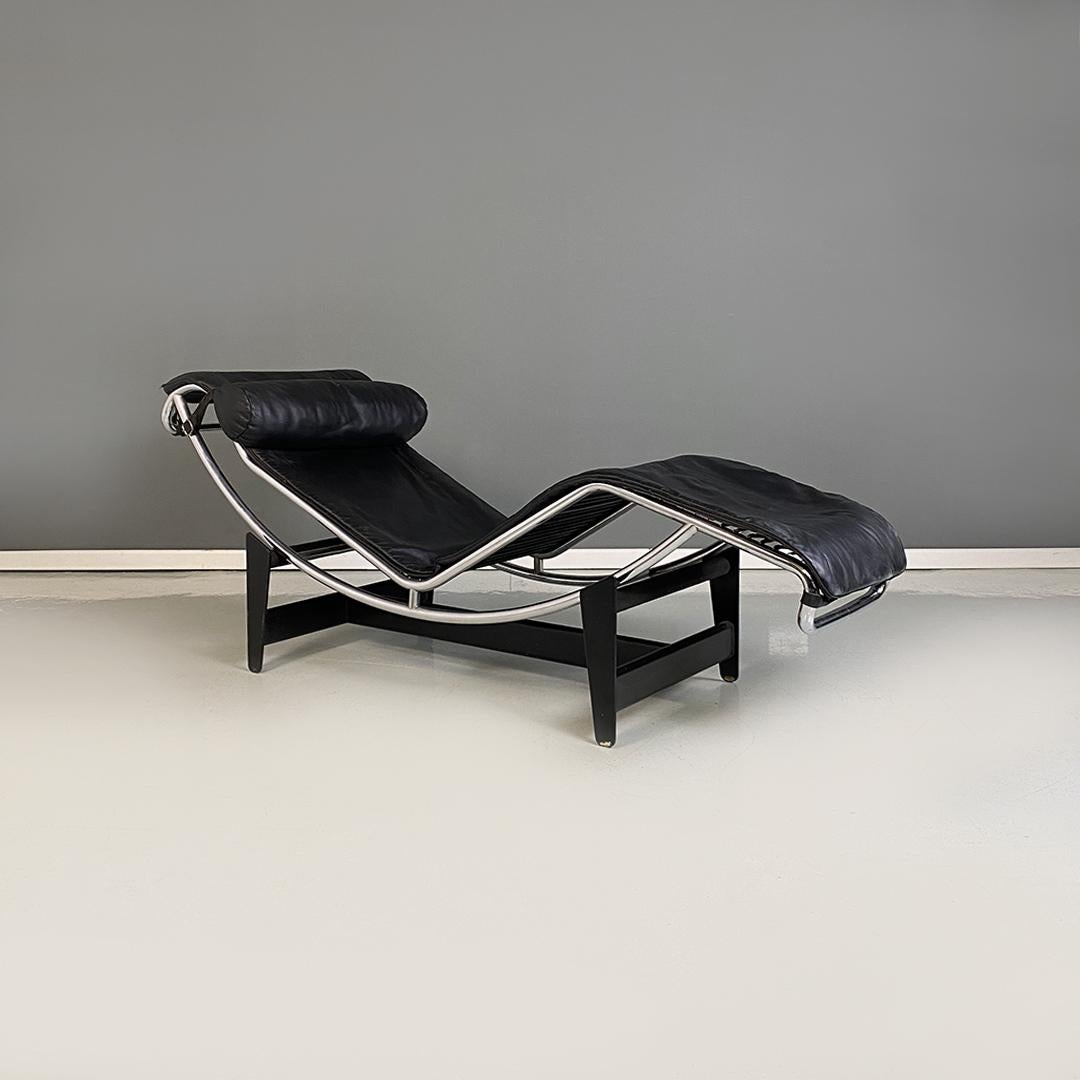 Italian Modern LC4 chaise lounge, Le Corbusier Jeanneret Perriand, Cassina 1970s In Good Condition For Sale In MIlano, IT