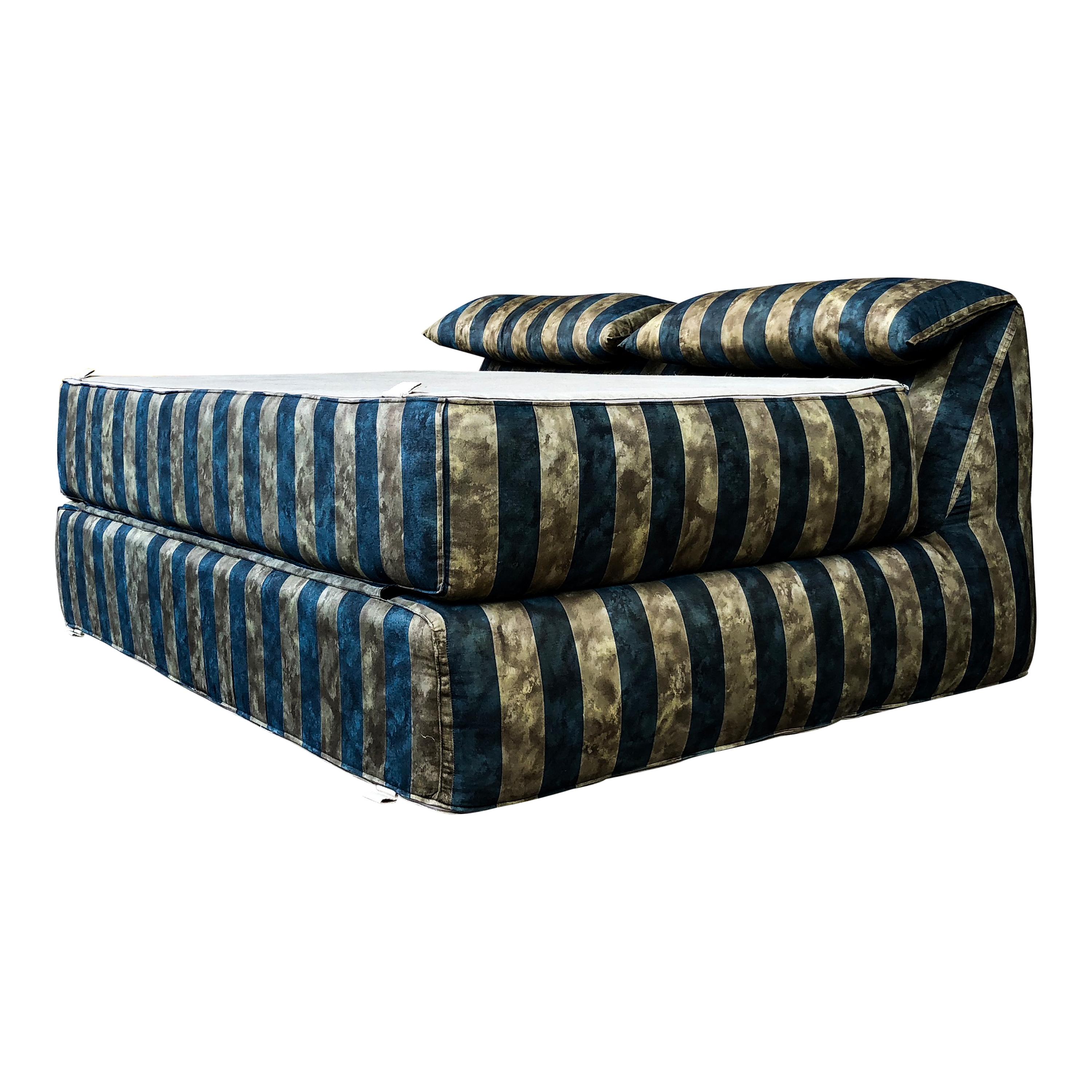 Late 20th Century Italian Modern Le Bambole Striped Daybed by Mario Bellini for B&B Italia, 1976 For Sale