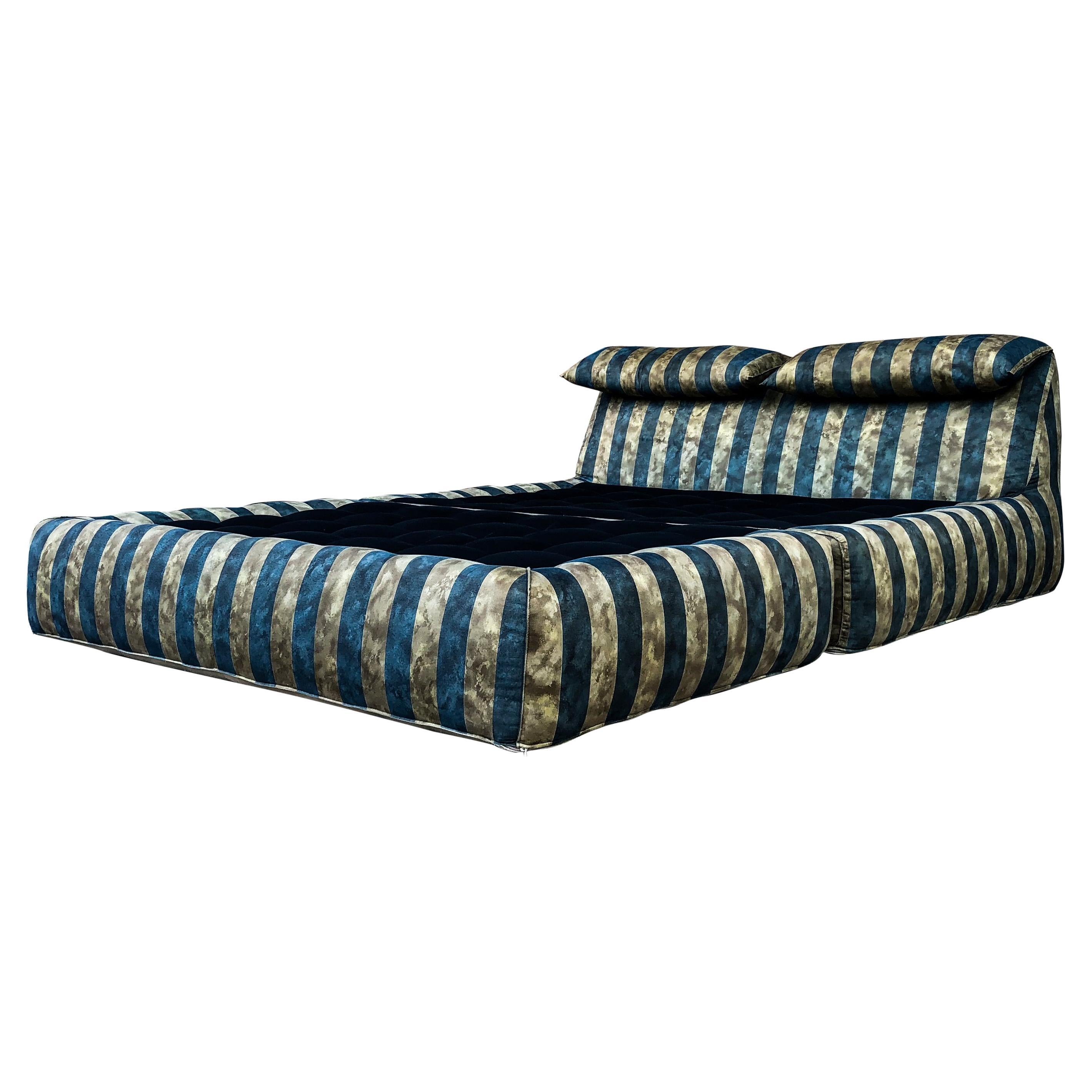 Sofá-cama moderno italiano a rayas Le Bambole de Mario Bellini para B&B Italia, 1976