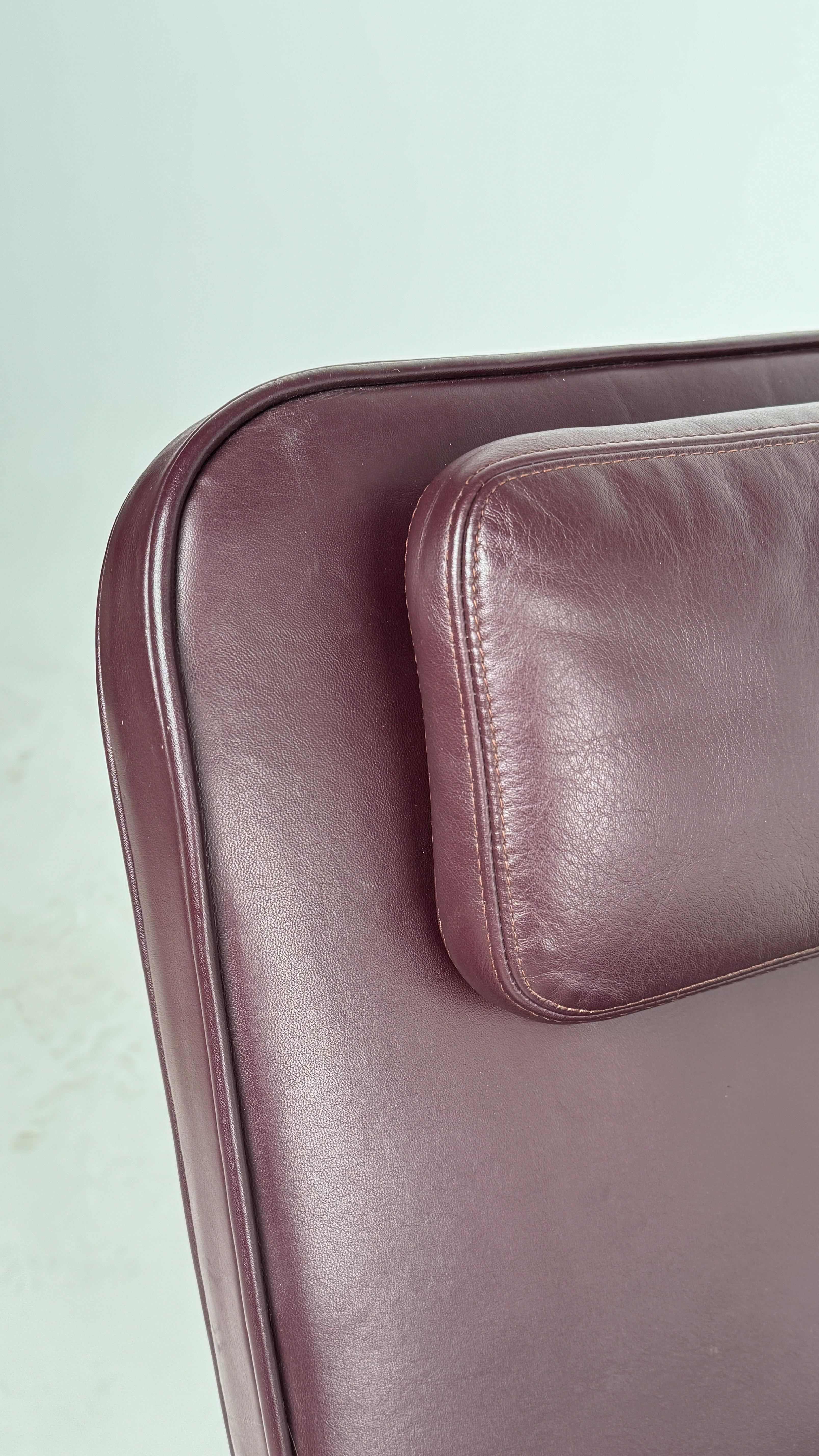 Fauteuil de salon Landscape italien moderne en cuir, Jeffrey Bernett, B&B Italia en vente 1