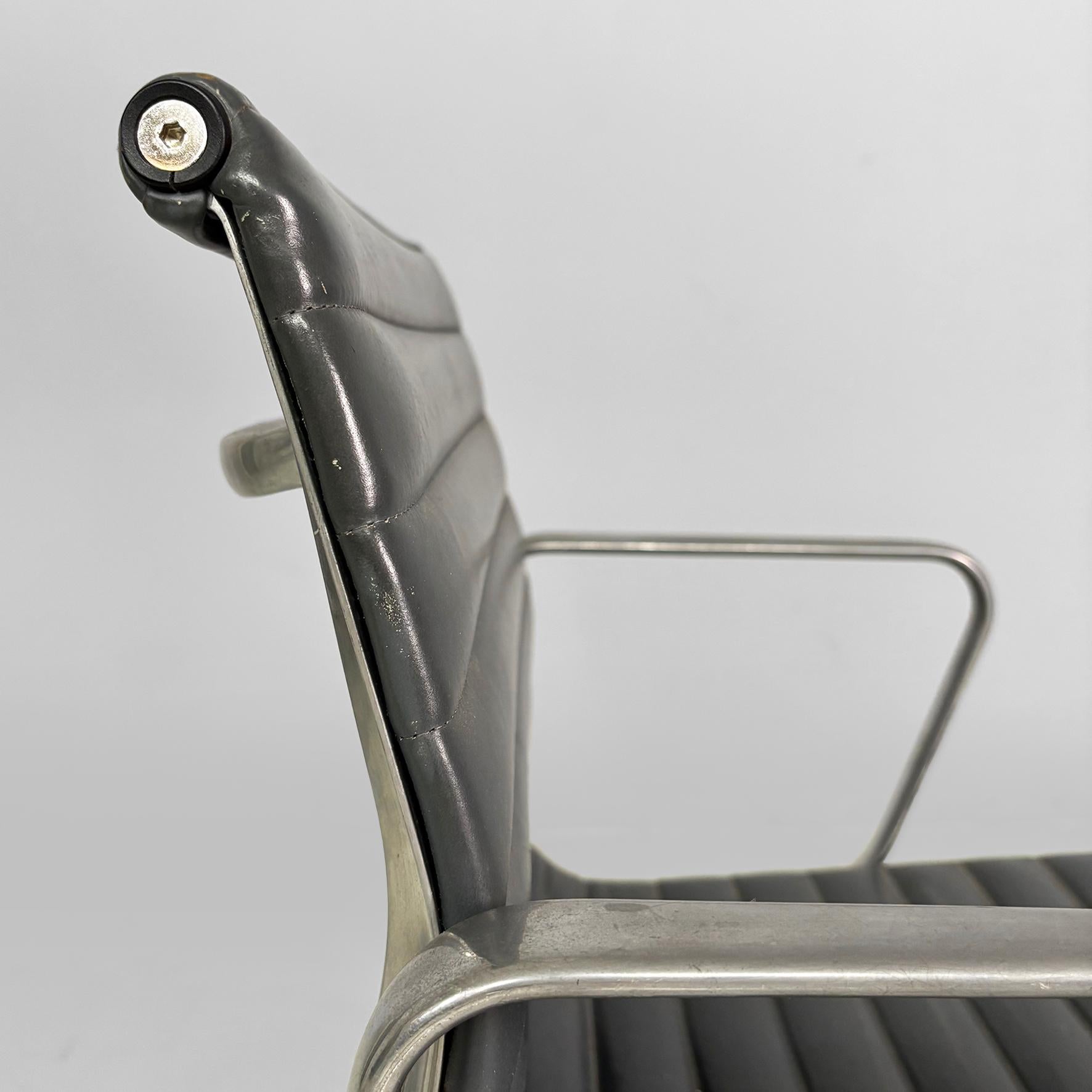 Moderner italienischer Bürostuhl aus Leder von Charles and Ray Eames für ICF, 1970er Jahre im Angebot 6