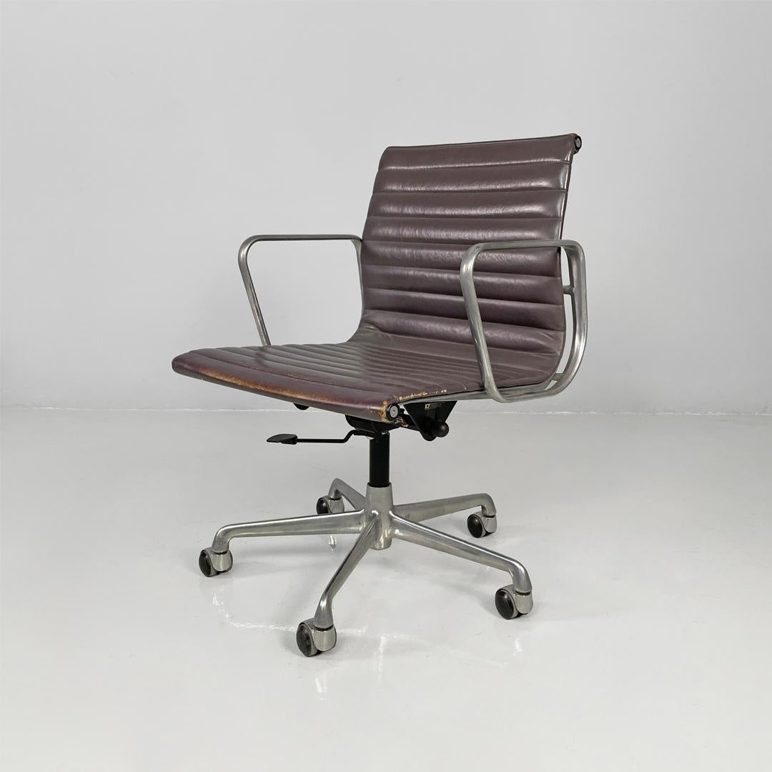 Italian modern leather office chair by Charles and Ray Eames for ICF, 1970s For Sale 6