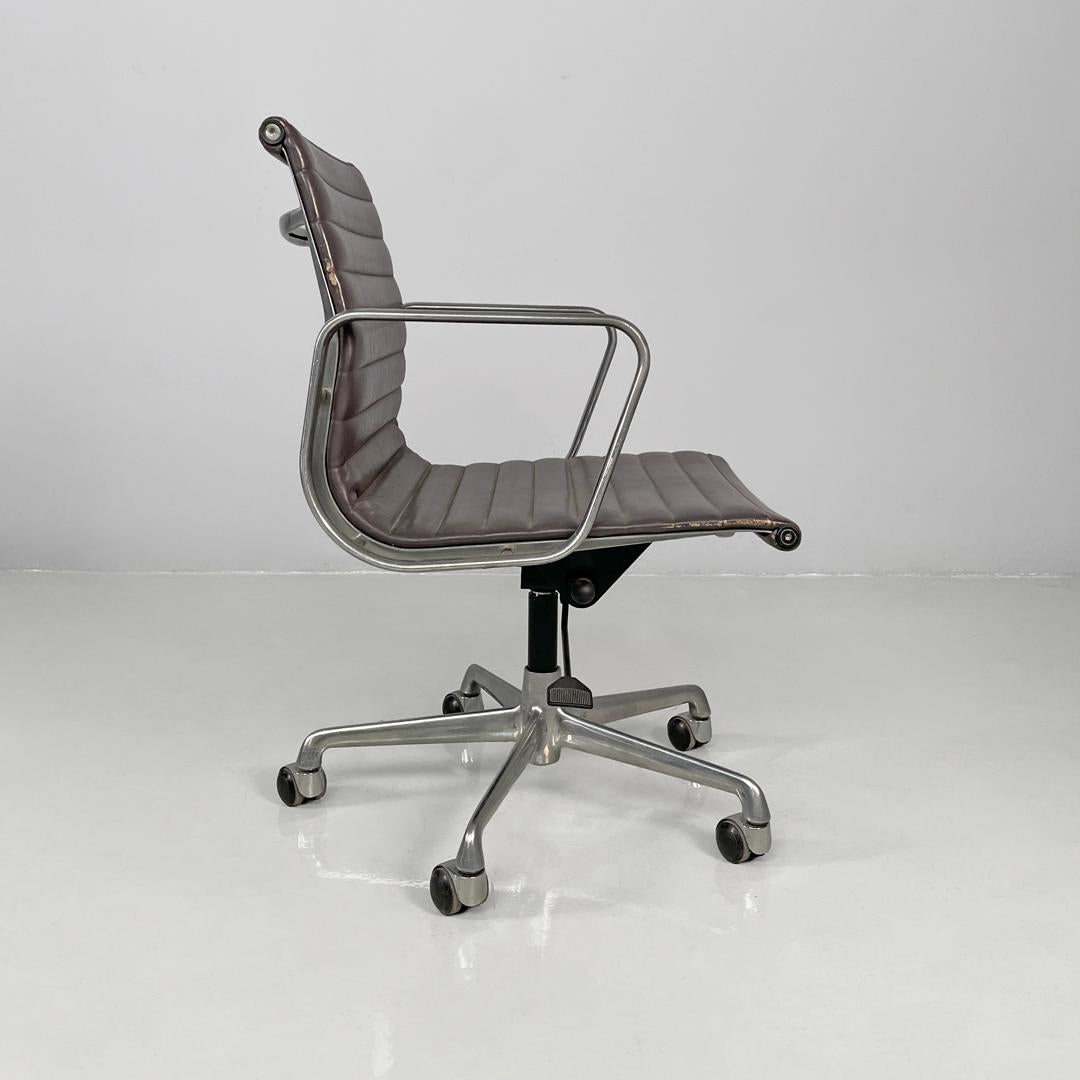 Italian modern leather office chair by Charles and Ray Eames for ICF, 1970s For Sale 7