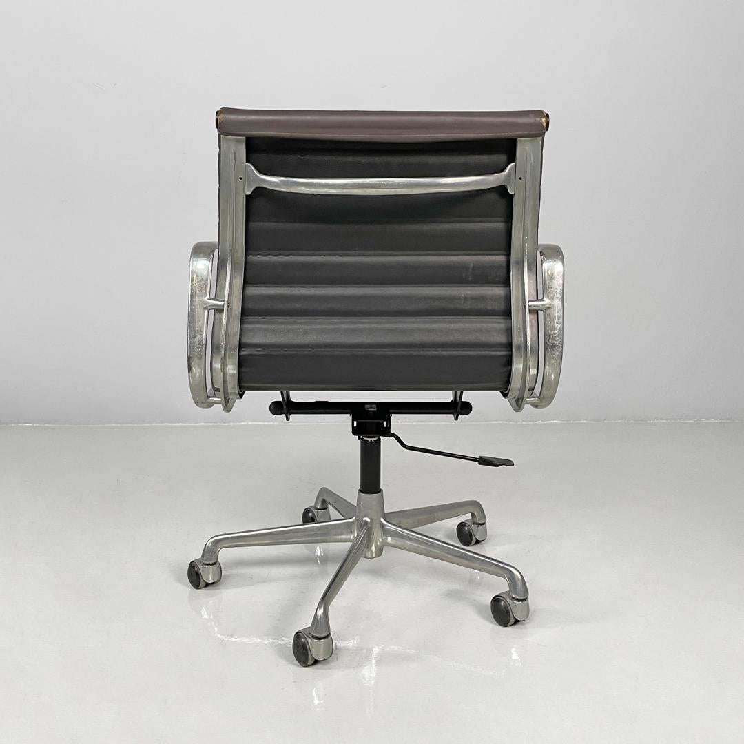 Italian modern leather office chair by Charles and Ray Eames for ICF, 1970s For Sale 8