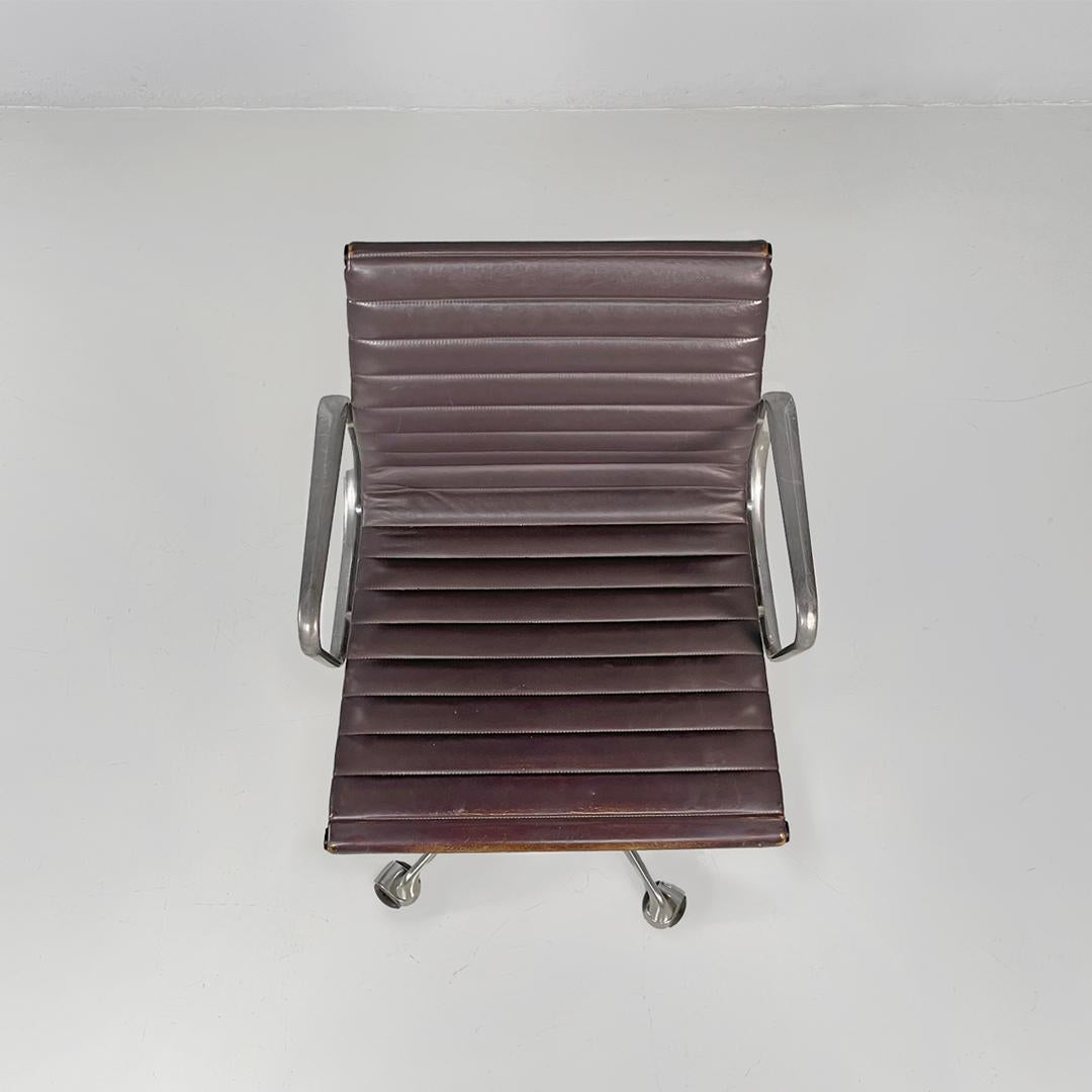 Italian modern leather office chair by Charles and Ray Eames for ICF, 1970s For Sale 9