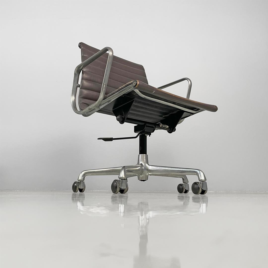 Italian modern leather office chair by Charles and Ray Eames for ICF, 1970s For Sale 10