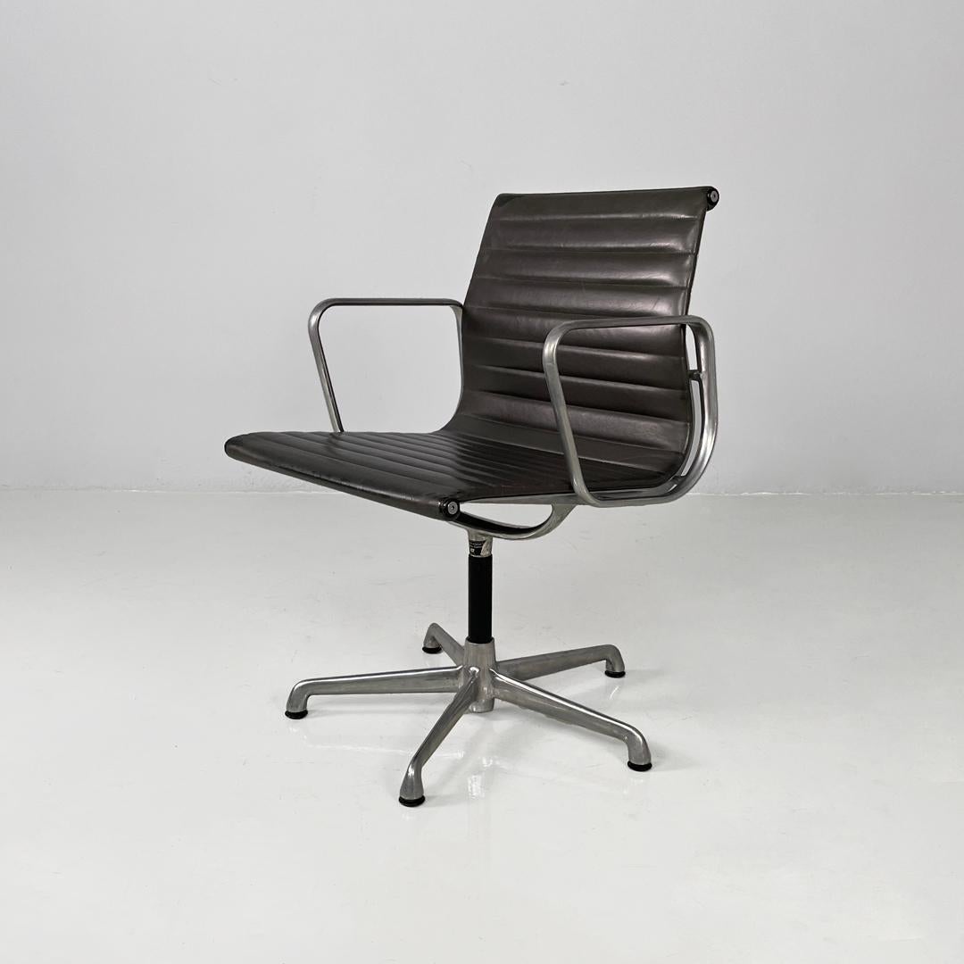 Italian modern leather office chair by Charles and Ray Eames for ICF, 1970s im Angebot 9