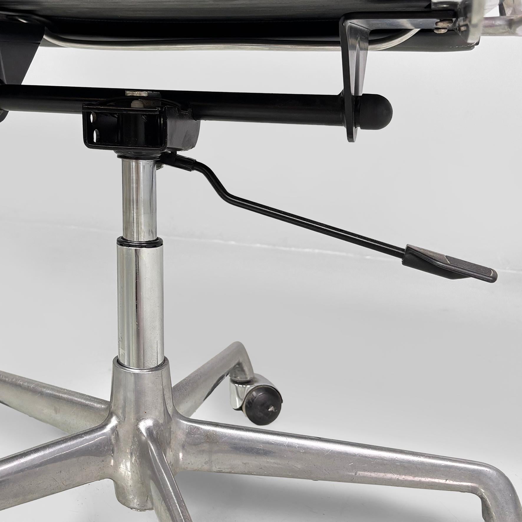 Moderner italienischer Bürostuhl aus Leder von Charles and Ray Eames für ICF, 1970er Jahre im Angebot 13