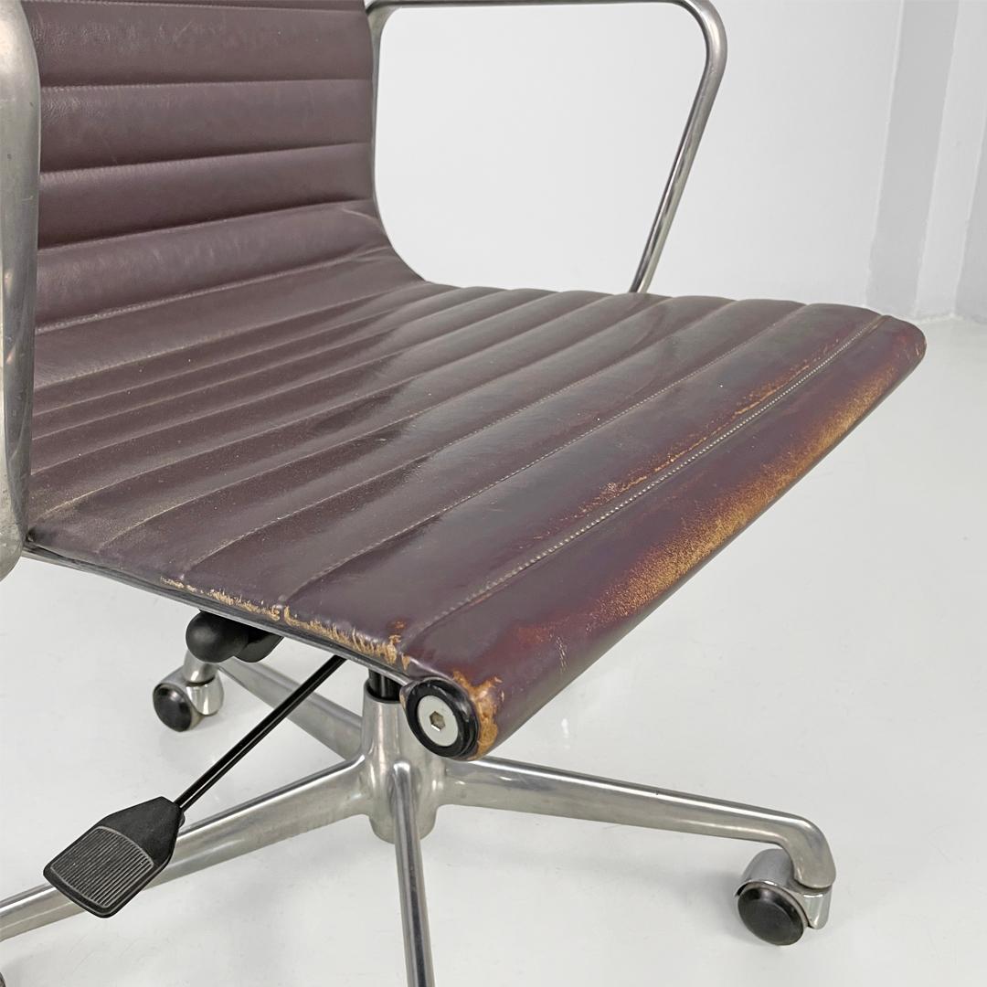 Italian modern leather office chair by Charles and Ray Eames for ICF, 1970s For Sale 13