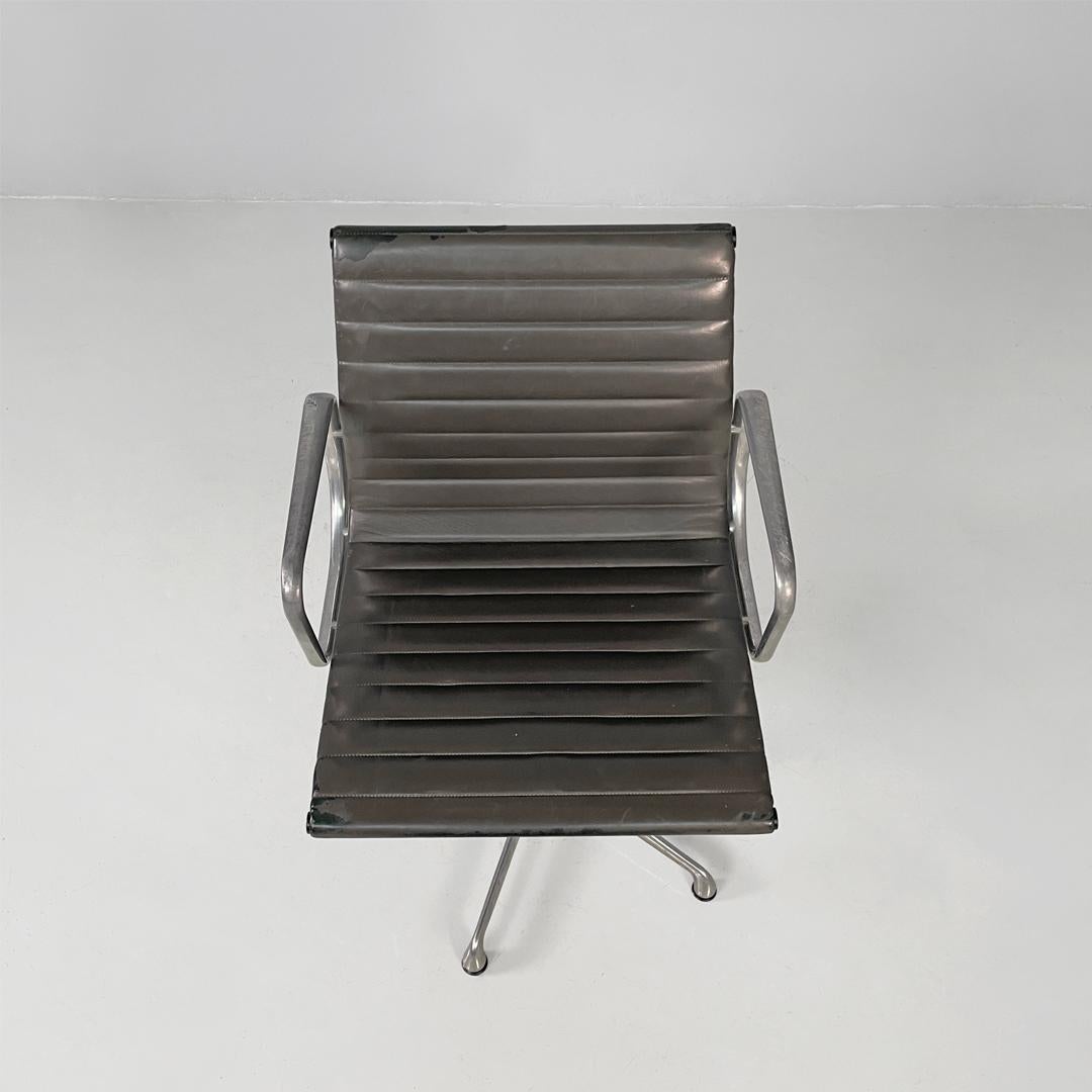 Italian modern leather office chair by Charles and Ray Eames for ICF, 1970s im Angebot 12