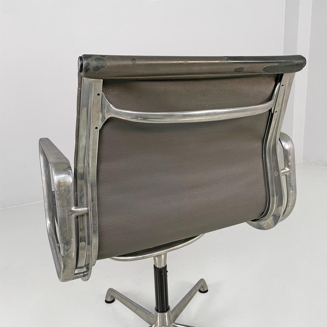 Italian modern leather office chair by Charles and Ray Eames for ICF, 1970s im Zustand „Starke Gebrauchsspuren“ im Angebot in MIlano, IT