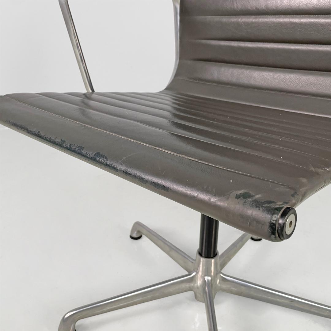 Italian modern leather office chair by Charles and Ray Eames for ICF, 1970s im Angebot 1