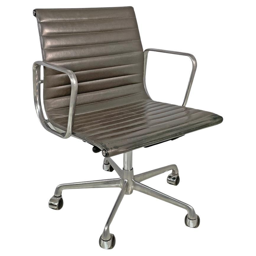 Italian modern leather office chair by Charles and Ray Eames for ICF, 1970s