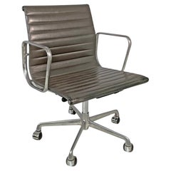Italian modern leather office chair by Charles and Ray Eames for ICF, 1970s