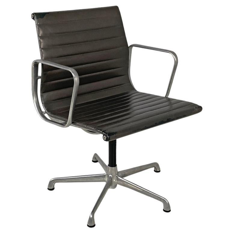 Italian modern leather office chair by Charles and Ray Eames for ICF, 1970s im Angebot