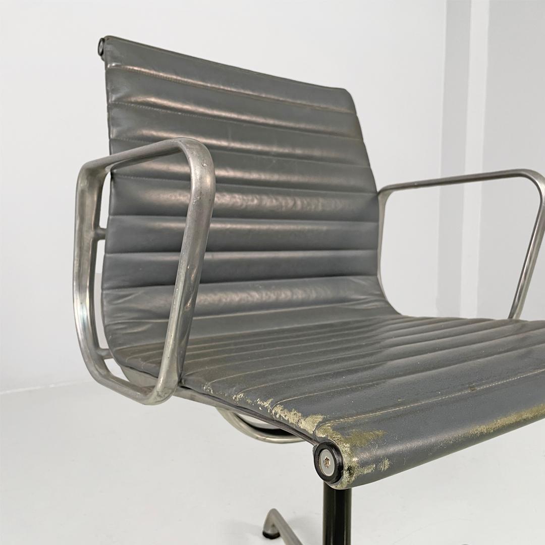 Italian modern leather office chairs by Charles and Ray Eames for ICF, 1970s (Moderne) im Angebot