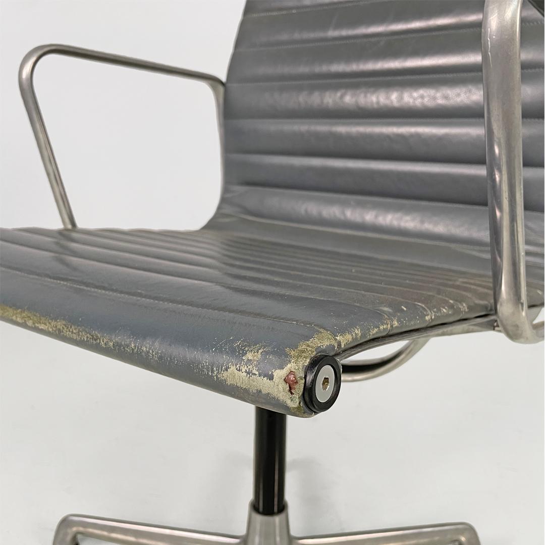 Italian modern leather office chairs by Charles and Ray Eames for ICF, 1970s (Italienisch) im Angebot