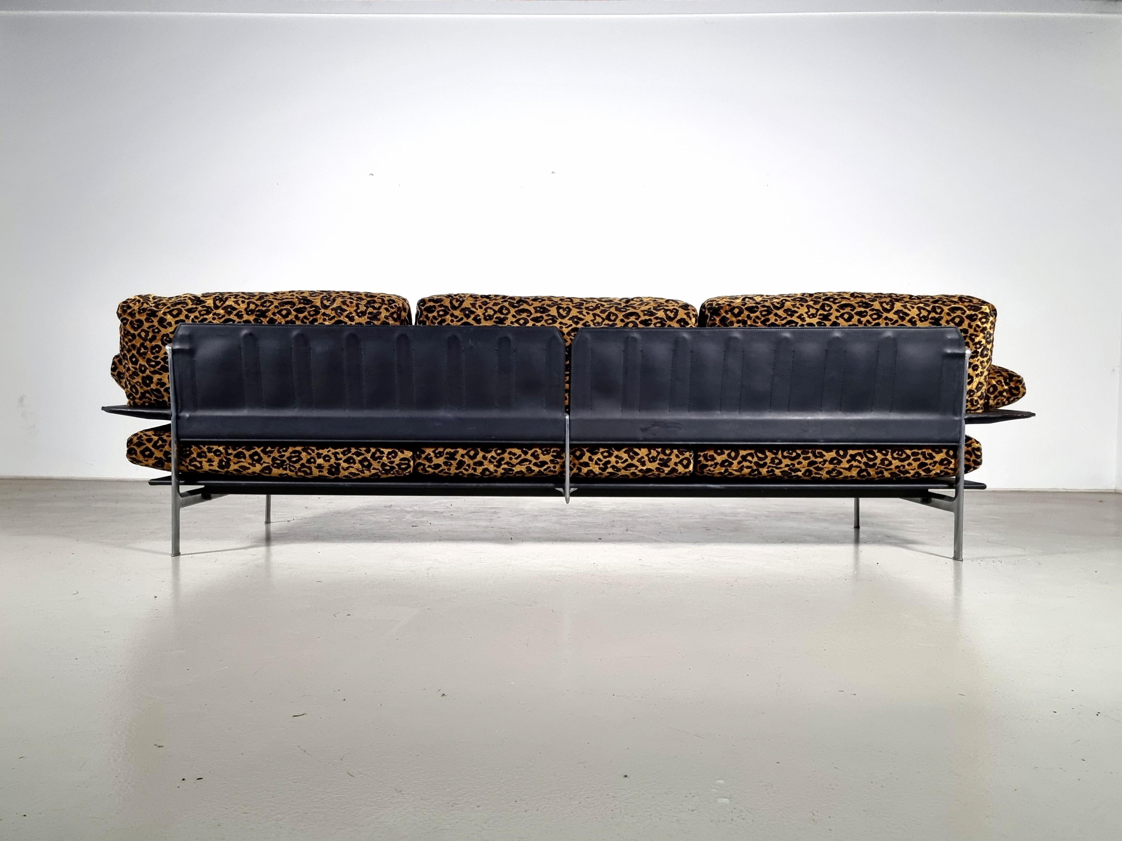 Modernes italienisches modernes Leoparden-Samt-Sofa Diesis-Sofa von Antonio Citterio für B&B, 1980er Jahre (Moderne der Mitte des Jahrhunderts) im Angebot