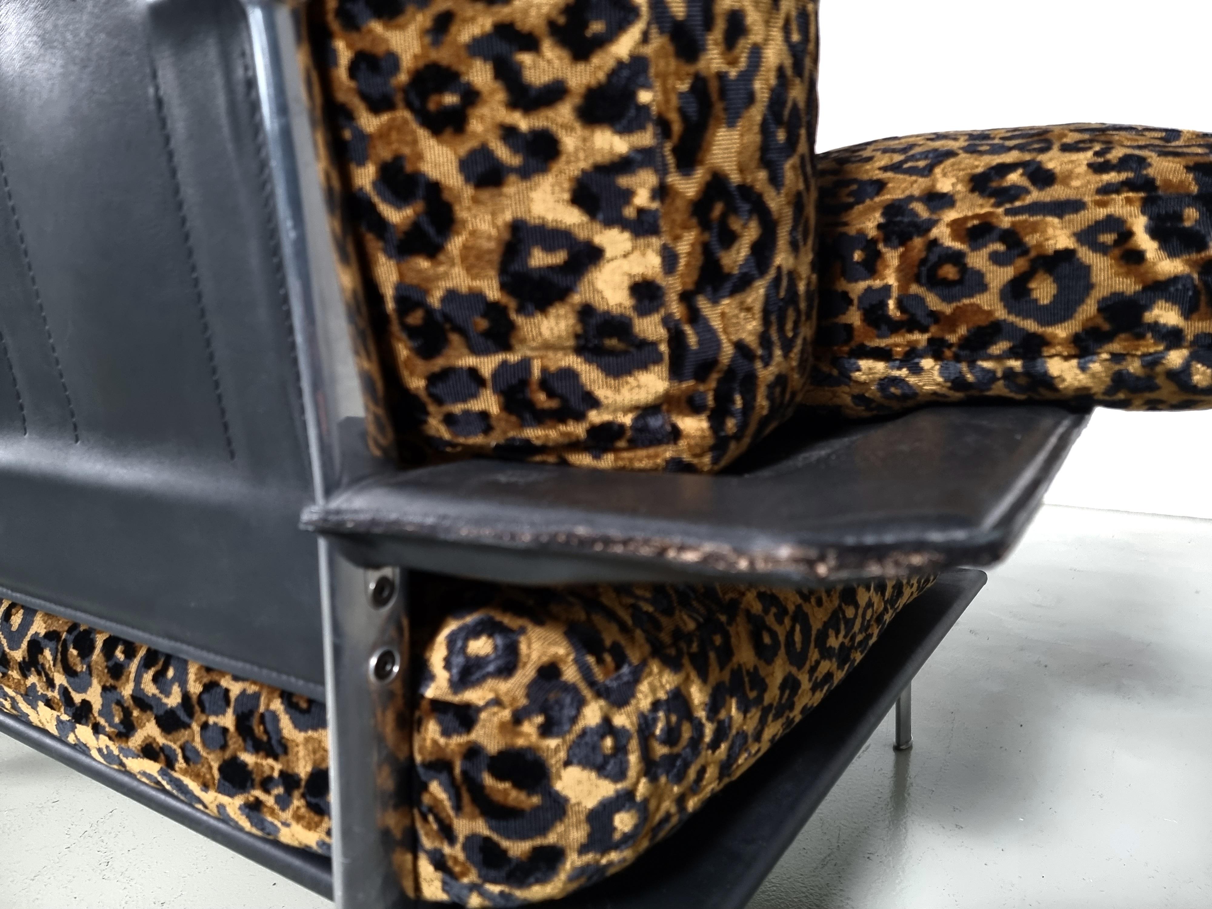 Italian Modern Leopard velvet Diesis sofa by Antonio Citterio for B&B, 1980s In Good Condition For Sale In amstelveen, NL