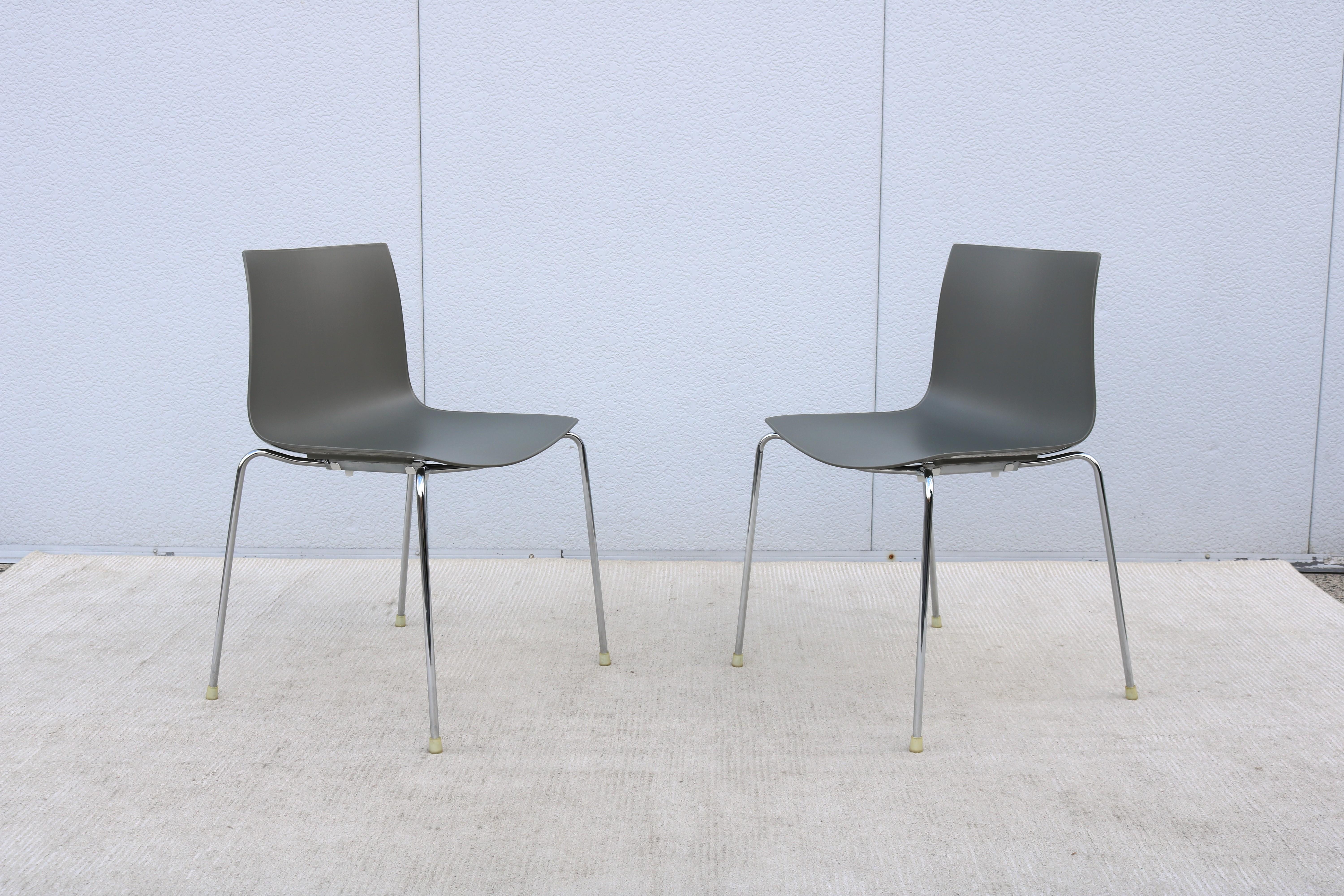 Italian Modern Lievore Altherr Molina for Arper Catifa 46 Dining Chairs - a Pair In Excellent Condition For Sale In Secaucus, NJ