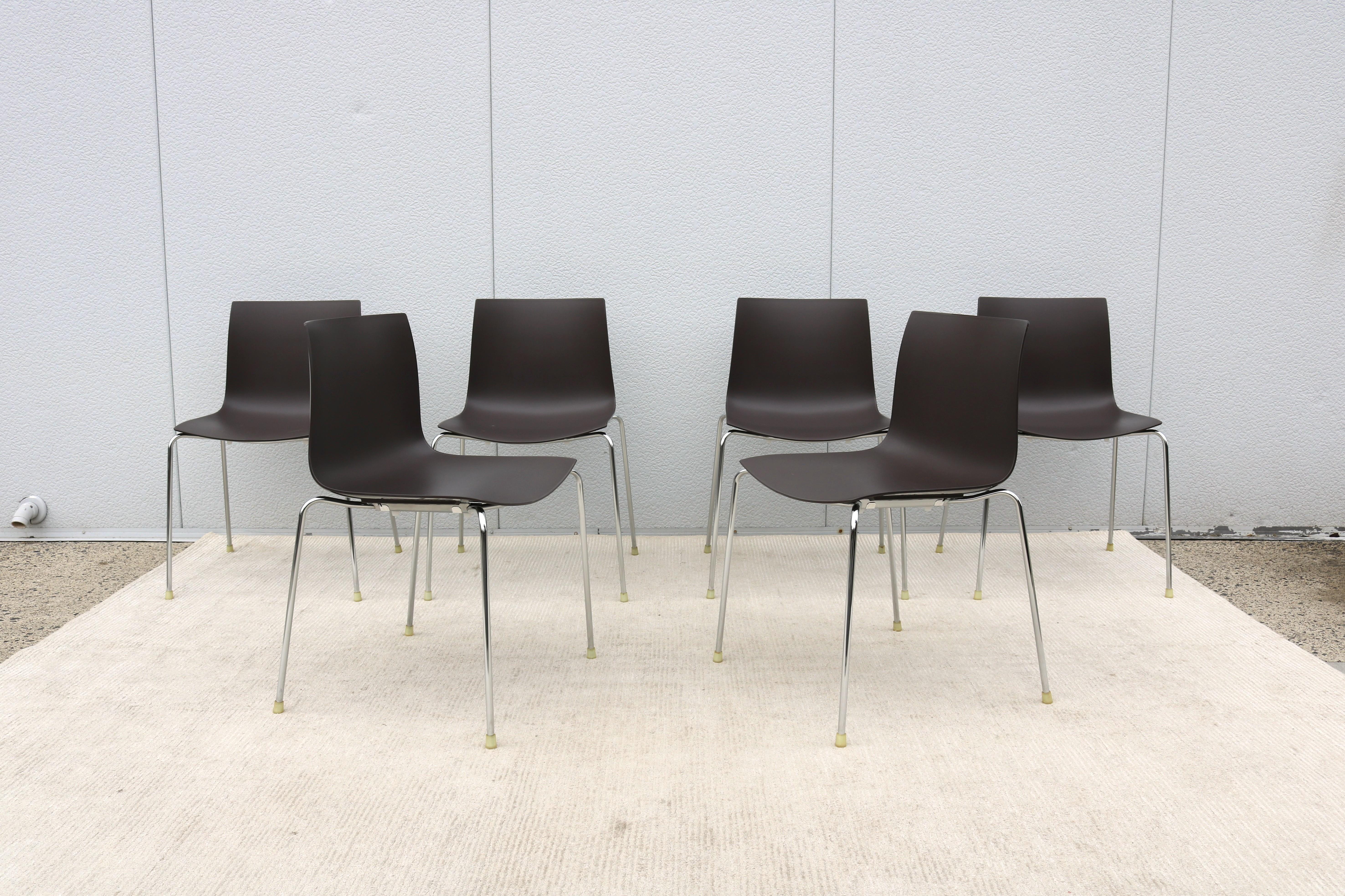 Moderno Sedie da pranzo moderne Lievore Altherr Molina per Arper 46 Set di 6 sedie da pranzo in vendita