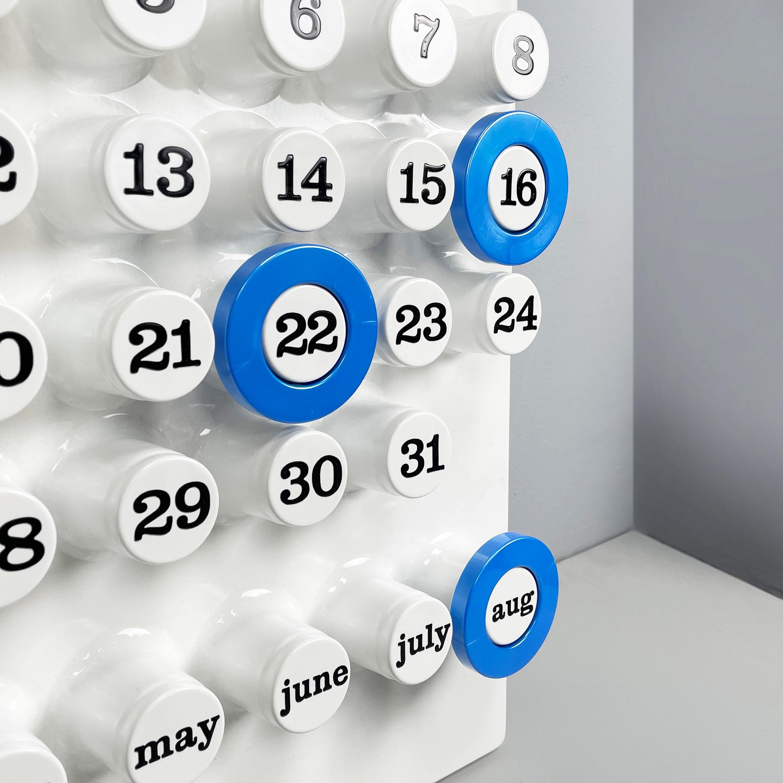 Italian modern light blue rings for the perpetual wall calendar by Ring A Date, 2020s
Set of 3 round rings for the perpetual wall calendar by Ring A Date, in light blue plastic. The ring has the function of marking the day, number and month on the
