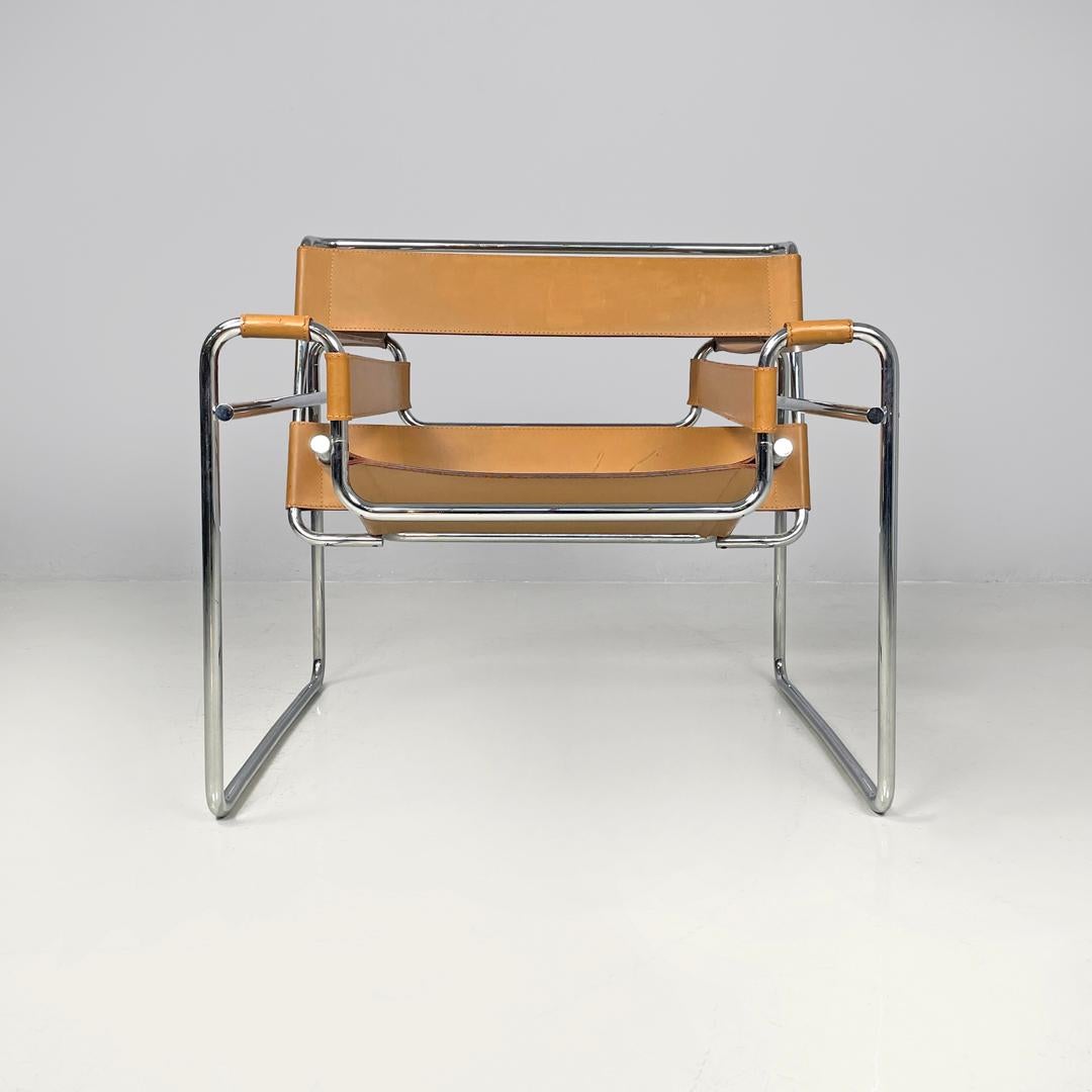 Italian modern light brown armchairs Wassily by Marcel Breuer for Gavina, 1970s
Pair of armchairs mod. Wassily or B3 in light brown leather. The backrest, armrests and seat are made of bands entirely in leather with visible stitching. The structure