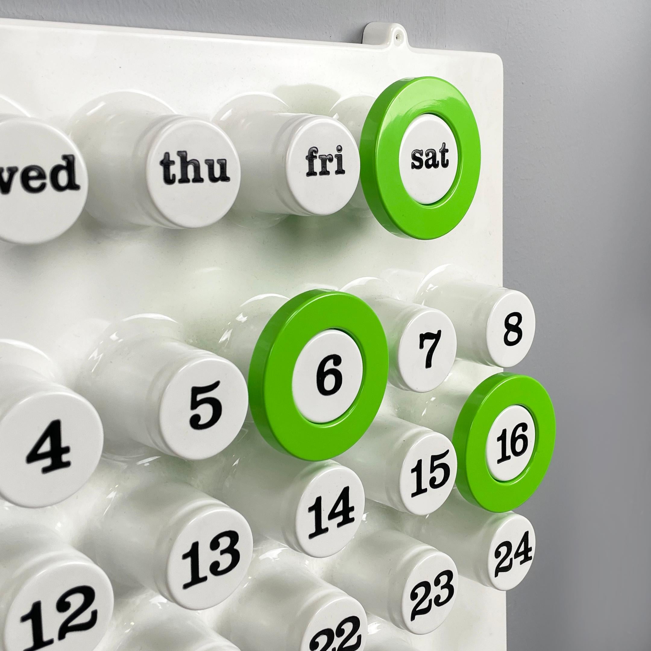 Italian modern light green rings for the perpetual wall calendar by Ring A Date, 2020s
Set of 3 round rings for the perpetual wall calendar by Ring A Date, in light green plastic. The ring has the function of marking the day, number and month on the
