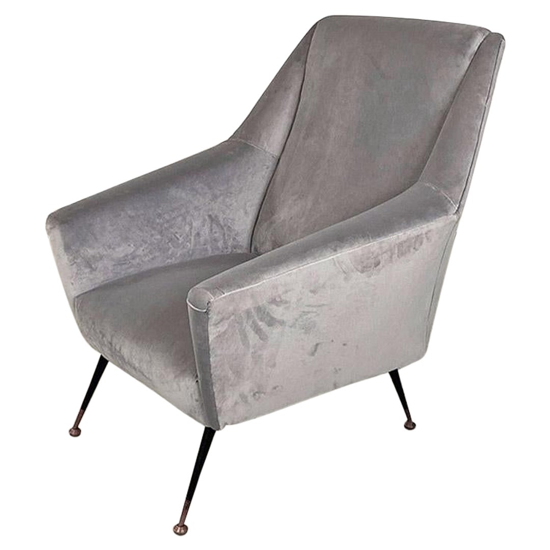Poltrona moderna italiana in velluto grigio chiaro e gambe in metallo nero, anni '60