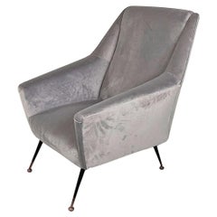 Poltrona moderna italiana in velluto grigio chiaro e gambe in metallo nero, anni '60