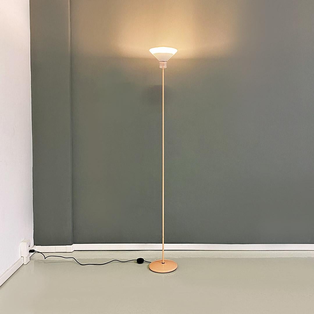 Italian modern light-pink metal and glass floor lamp, 1980s
Floor lamp, or floor lamp, with light pink metal structure with a round base. Inverted cone-shaped diffuser in opaque glass, with internal part in sheet metal and lamp holder equipped with