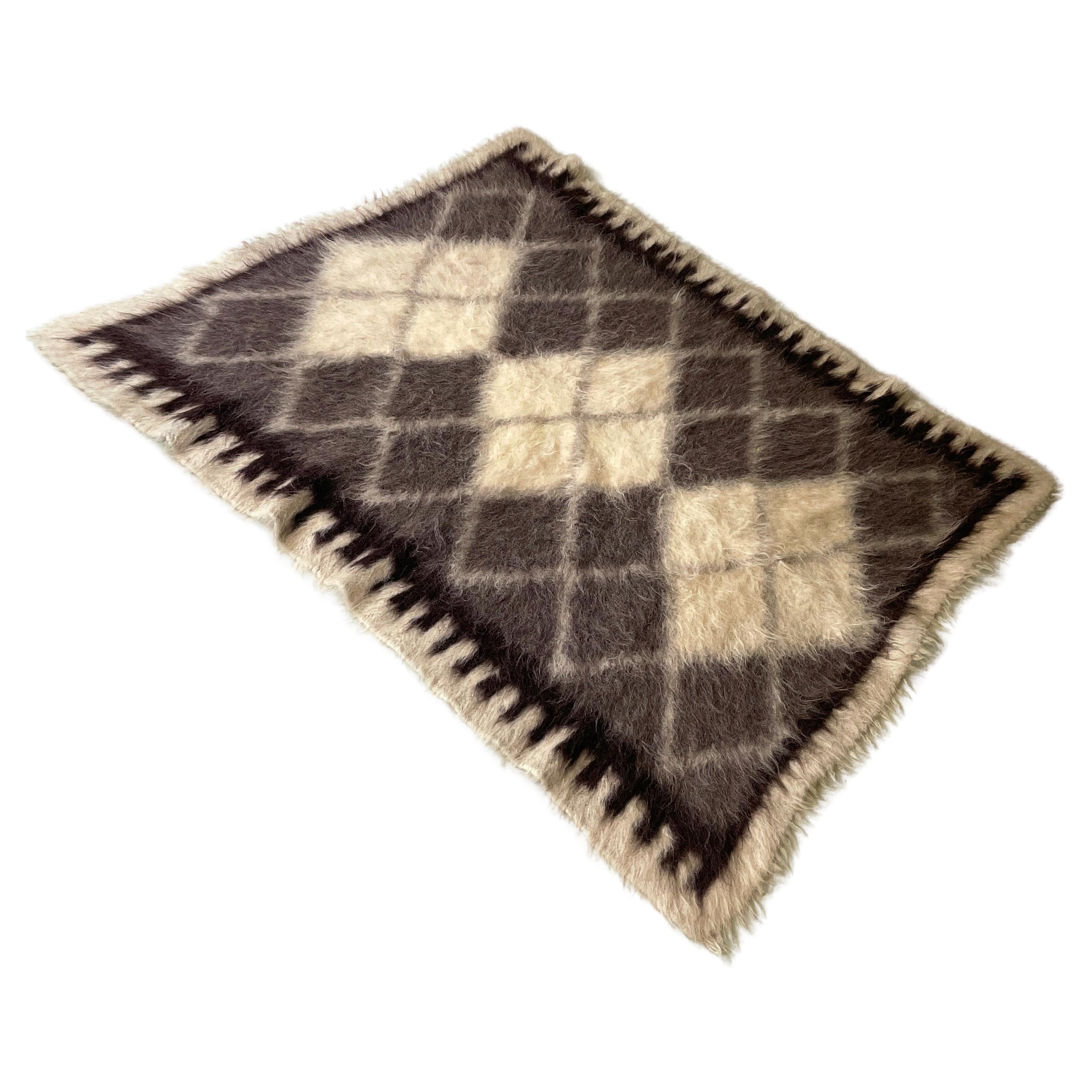 Tapis moderne italien à longs poils en laine d'alpaga marron et beige, années 1980 en vente