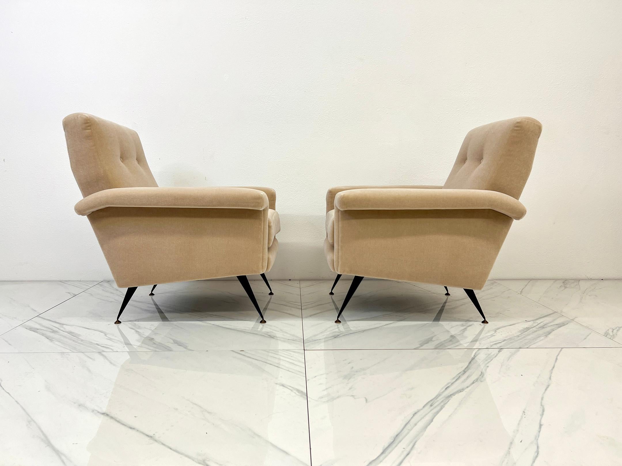 Italian Modern Lounge Chairs in Mohair, A Pair, 1960's In Good Condition In Culver City, CA
