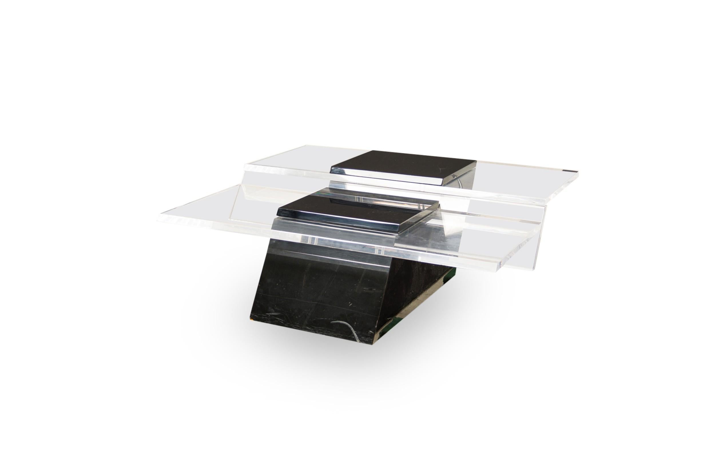 Moderner italienischer Couchtisch aus Lucite und Lack, Saporiti (Moderne der Mitte des Jahrhunderts) im Angebot