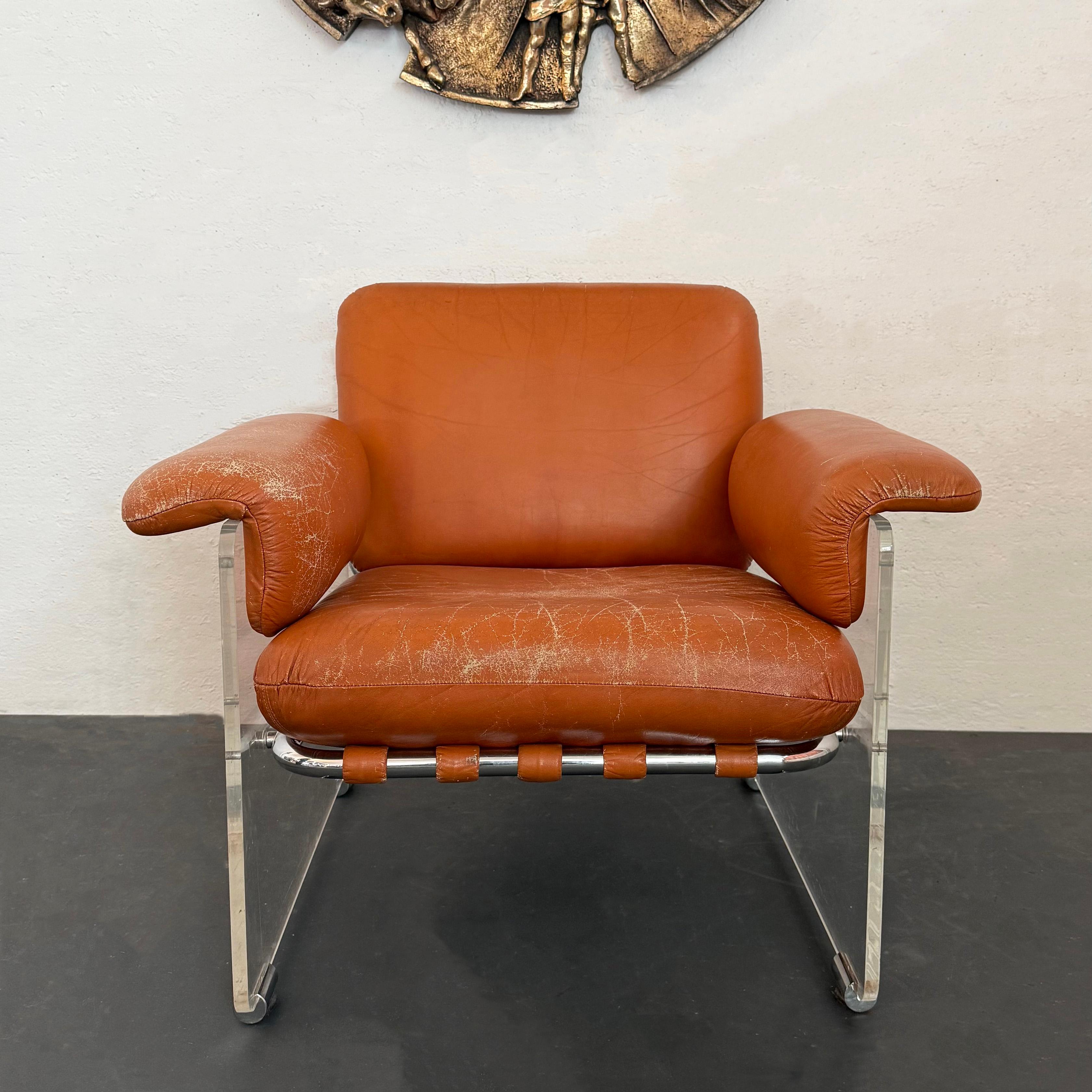 Mid-Century Modern Italian Modern Lucite And Leather Lounge Club Chair By Polflex Artegna For Sale