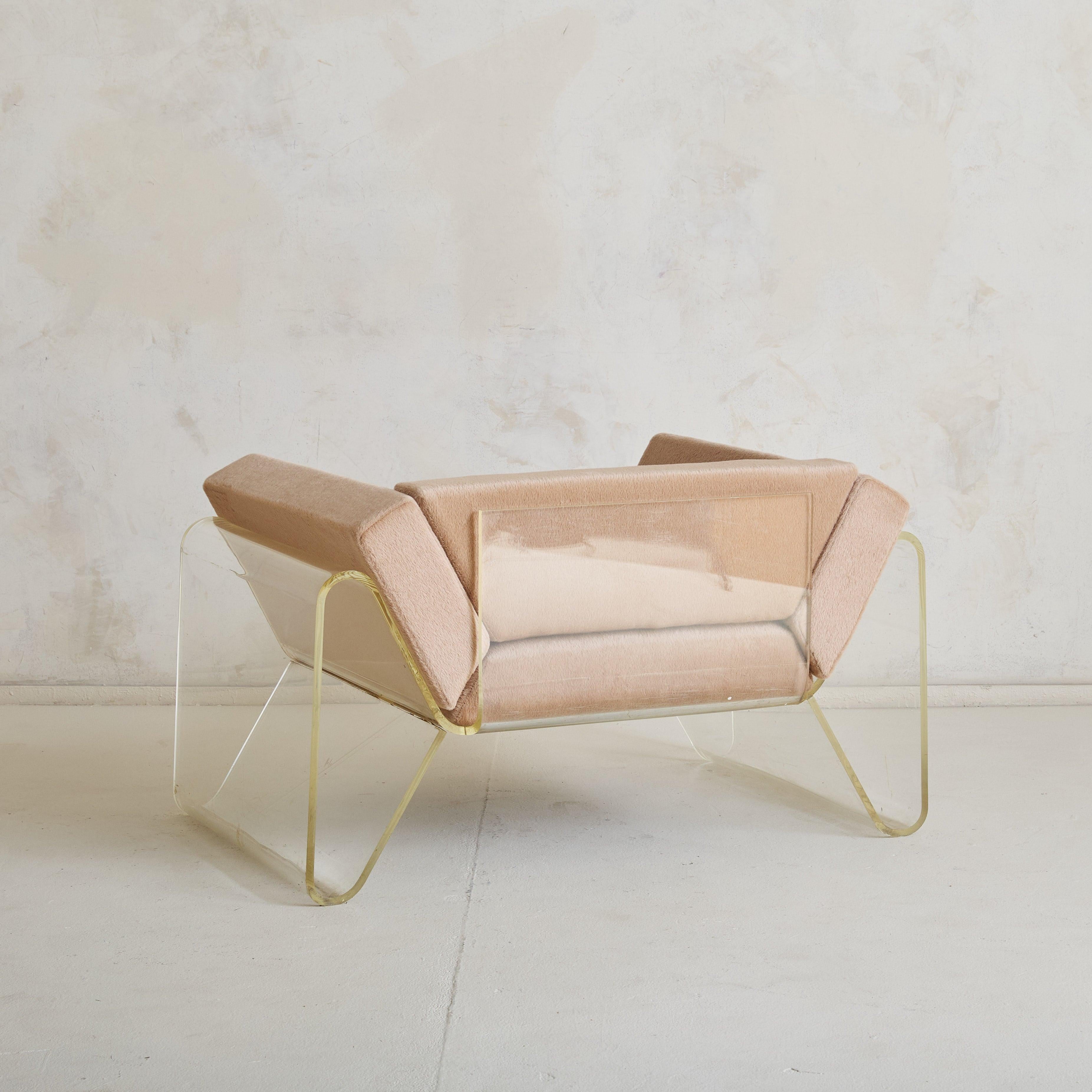Silla de salón italiana moderna de lucita en alpaca caramelo claro, años 70 - 2 Disponibles Italiano en venta