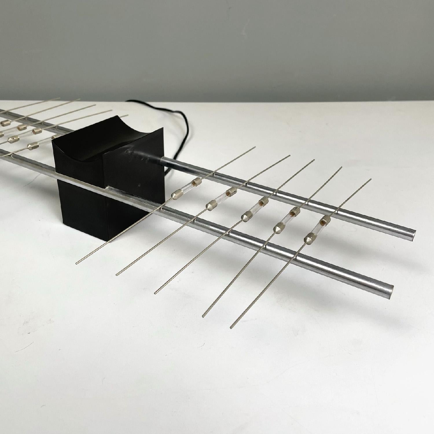 Lampe de table magnétique moderne italienne par Theodore Waddell pour Zanotta, 1971 en vente 5