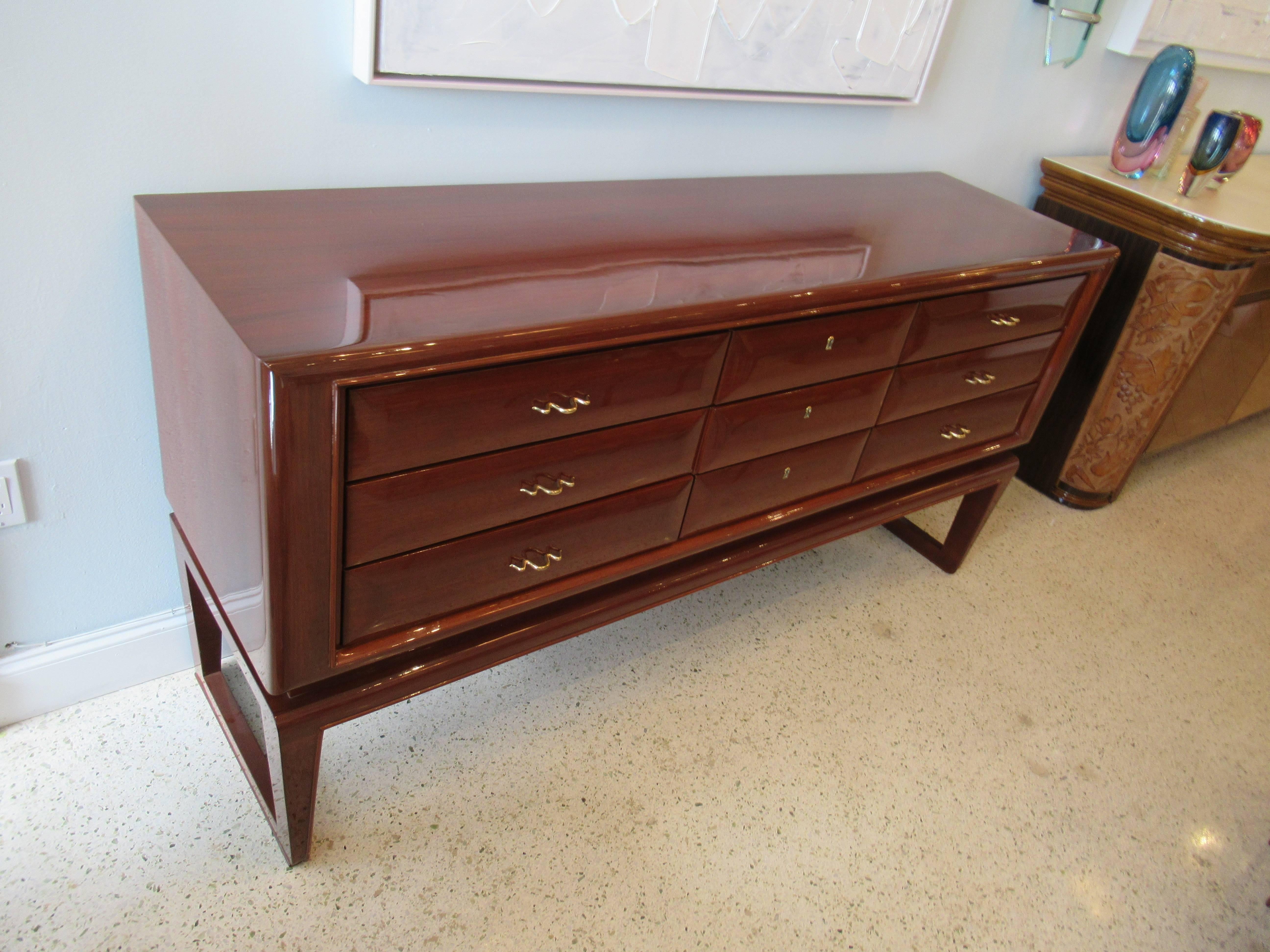 Italian Modern Mahogany Nine-Drawer Chest of Drawers, Sideboard, Osvaldo Borsani In Excellent Condition In Hollywood, FL