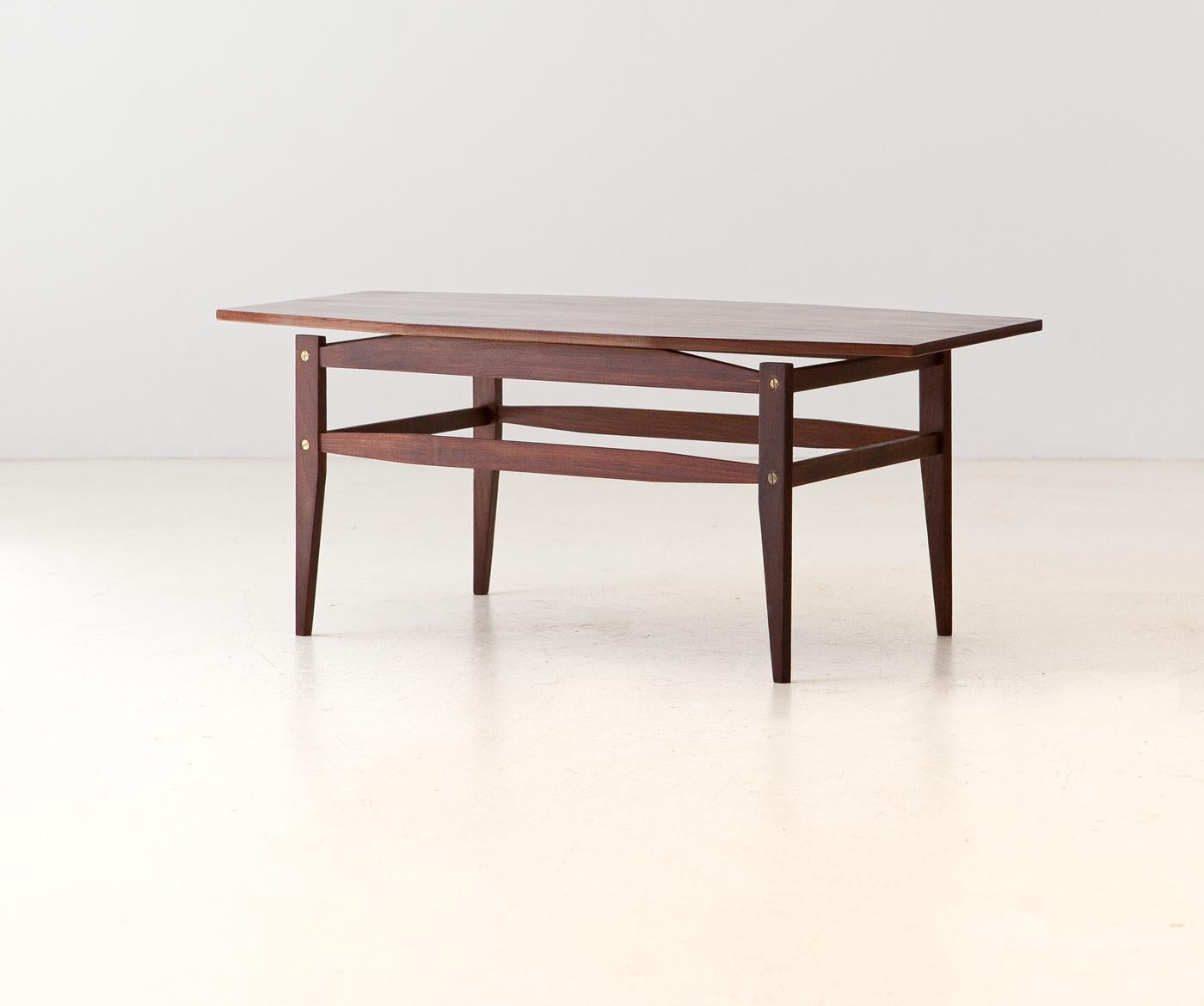Geometrical and airy modern low table manufactured in Italy during the 1950
This center table has been fully restored and its now in very good conditions
Only the brass parts has been left with their original patina.



   