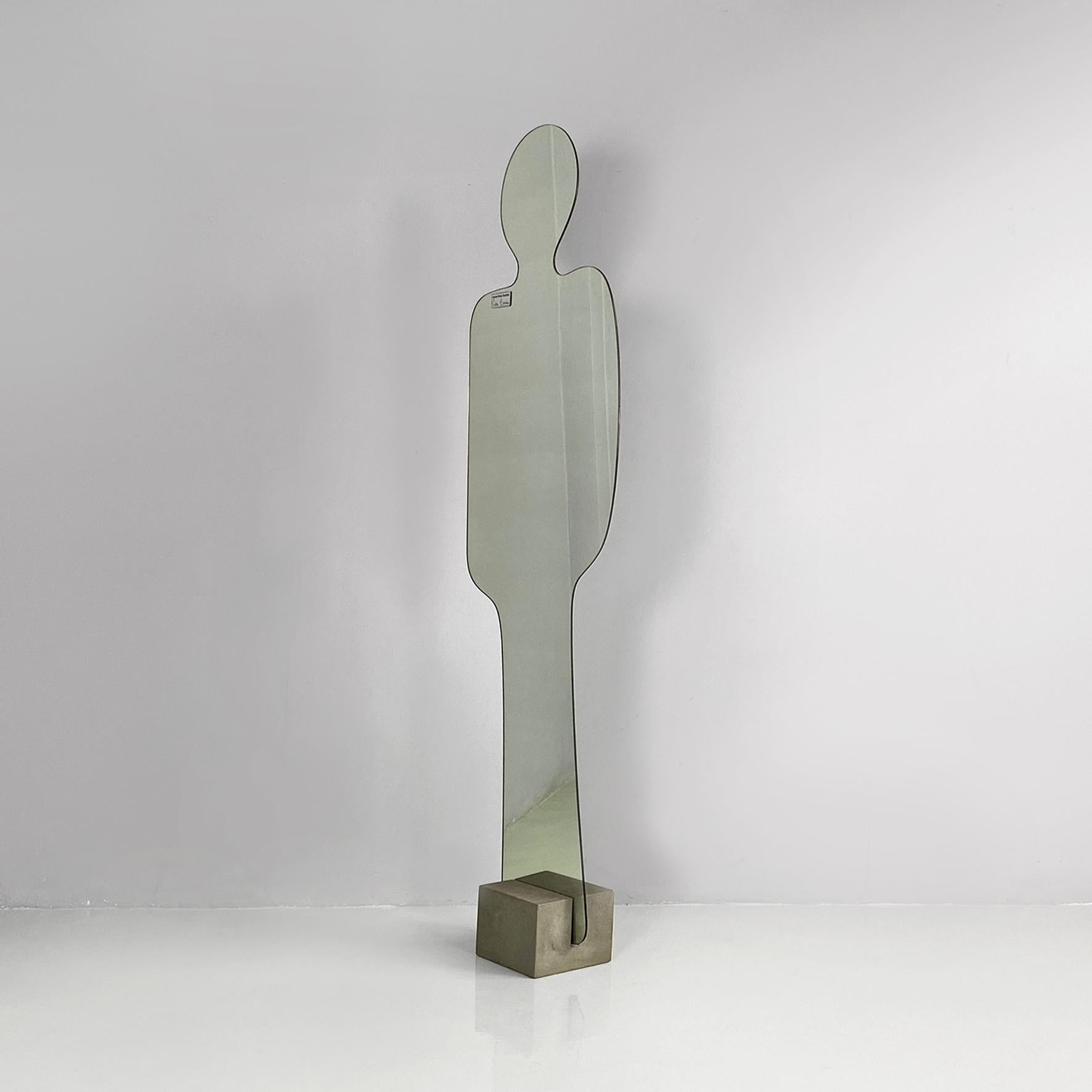 Moderner italienischer moderner Mannförmiger Bodenspiegel Narciso Pierre Cardin für Acerbis, 1970er Jahre (Italienisch) im Angebot